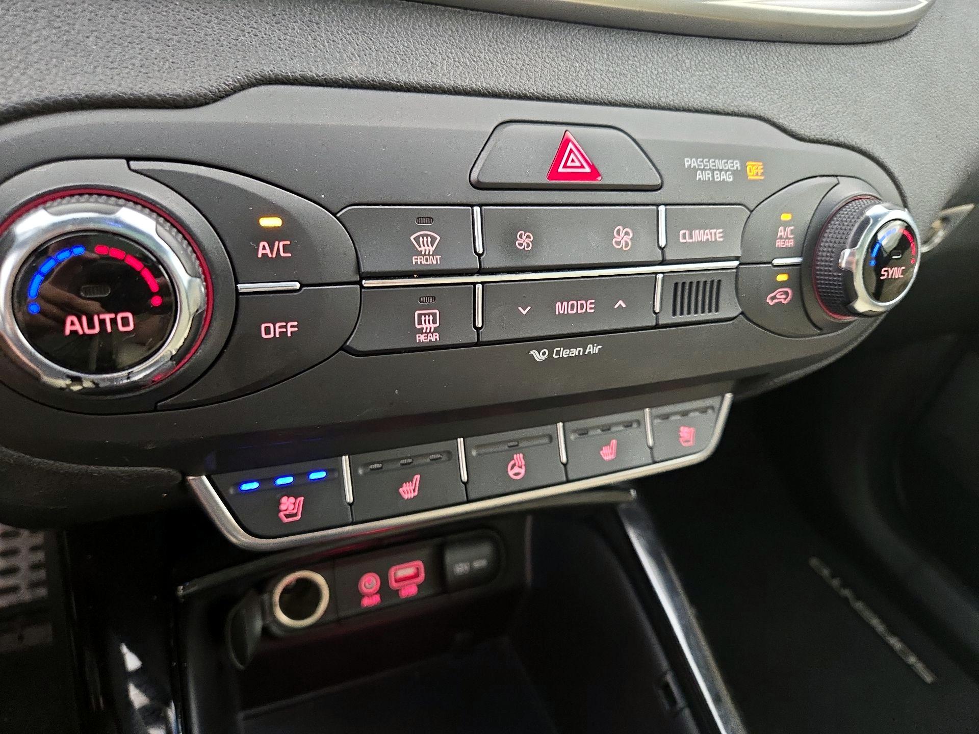 Thumbnail: 2017 Kia Sorento - 17