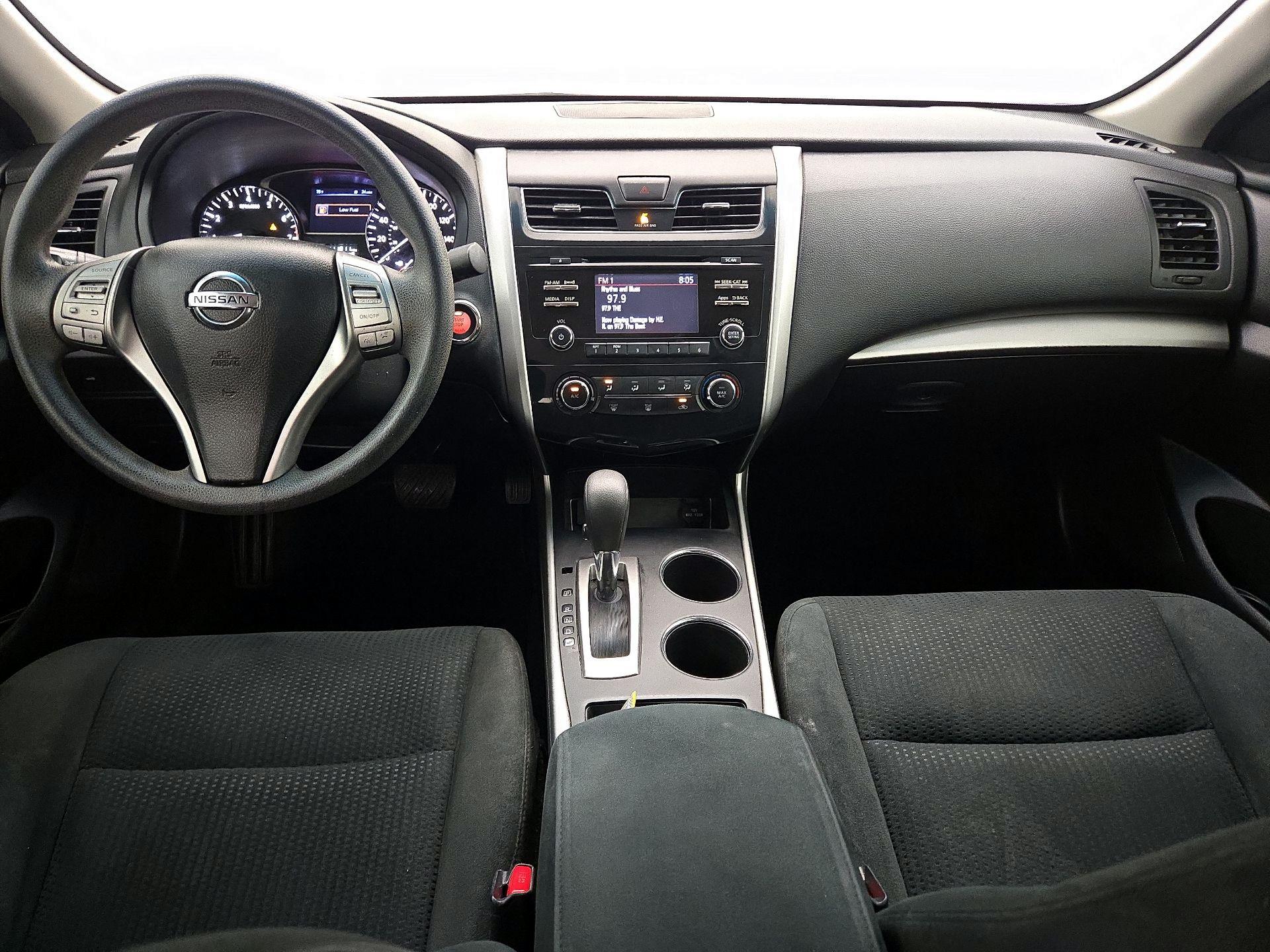 Thumbnail: 2015 Nissan Altima - 9