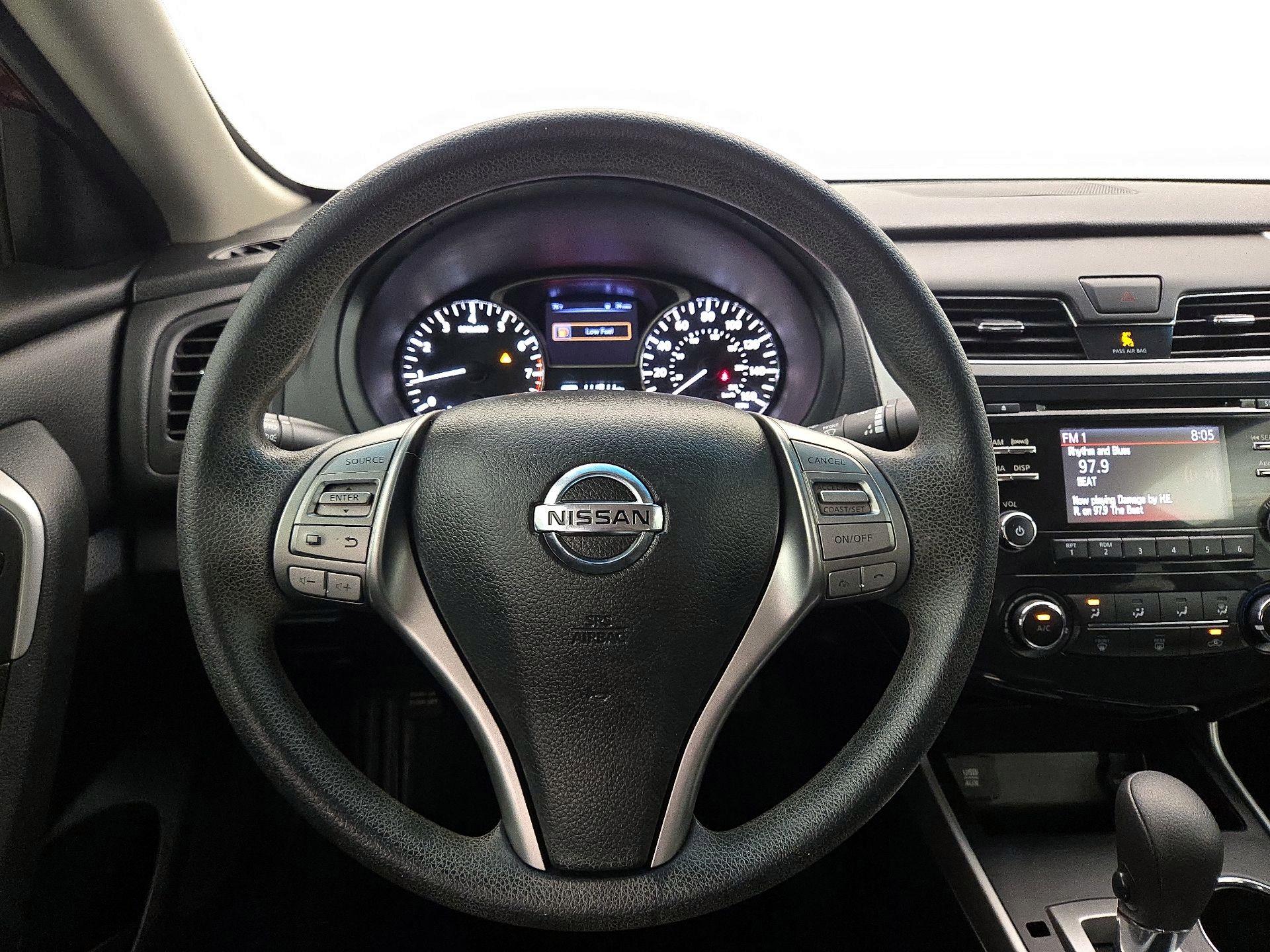 Thumbnail: 2015 Nissan Altima - 10