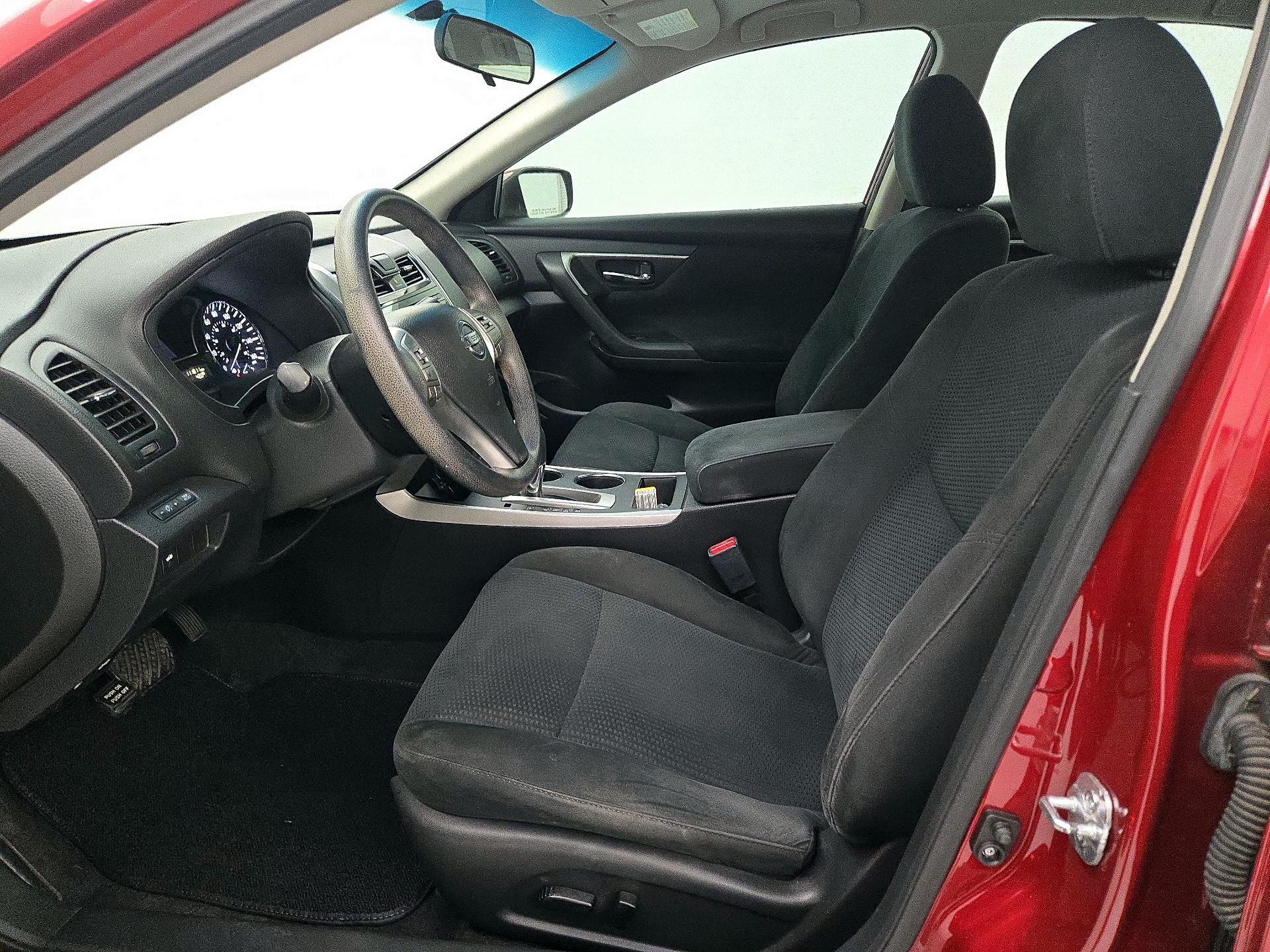 Thumbnail: 2015 Nissan Altima - 11