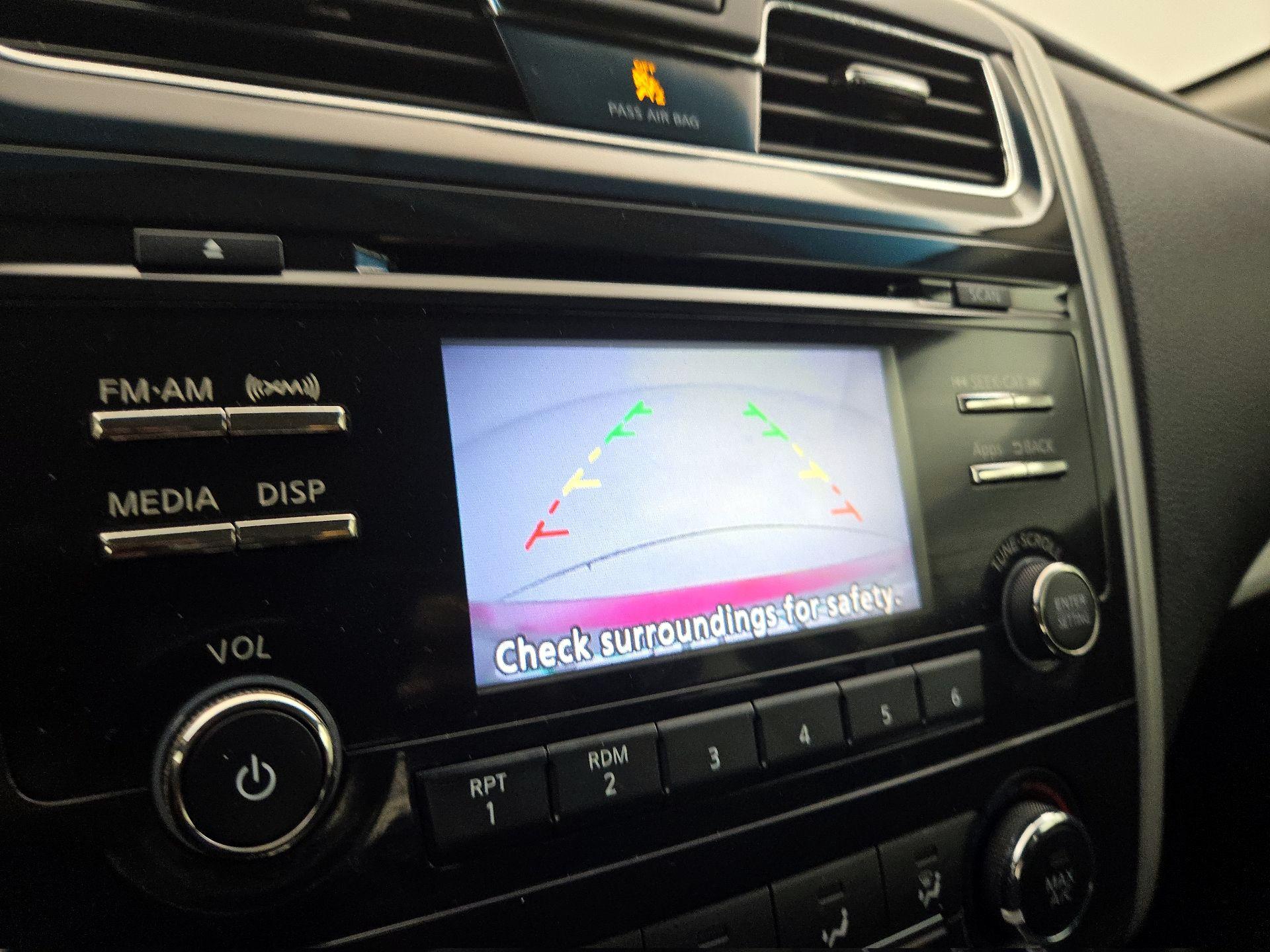 Thumbnail: 2015 Nissan Altima - 14