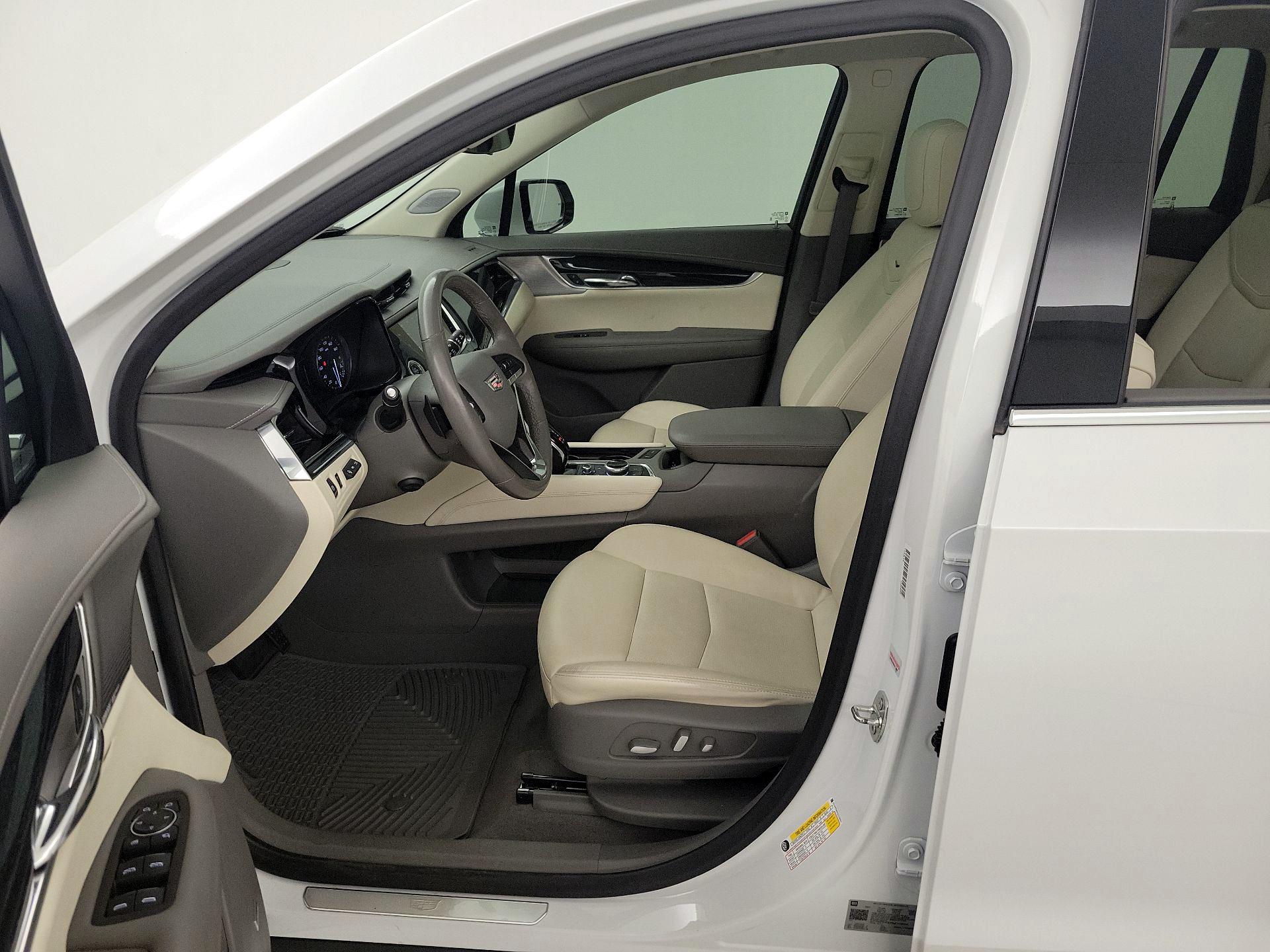 Thumbnail: 2022 Cadillac XT6 - 11
