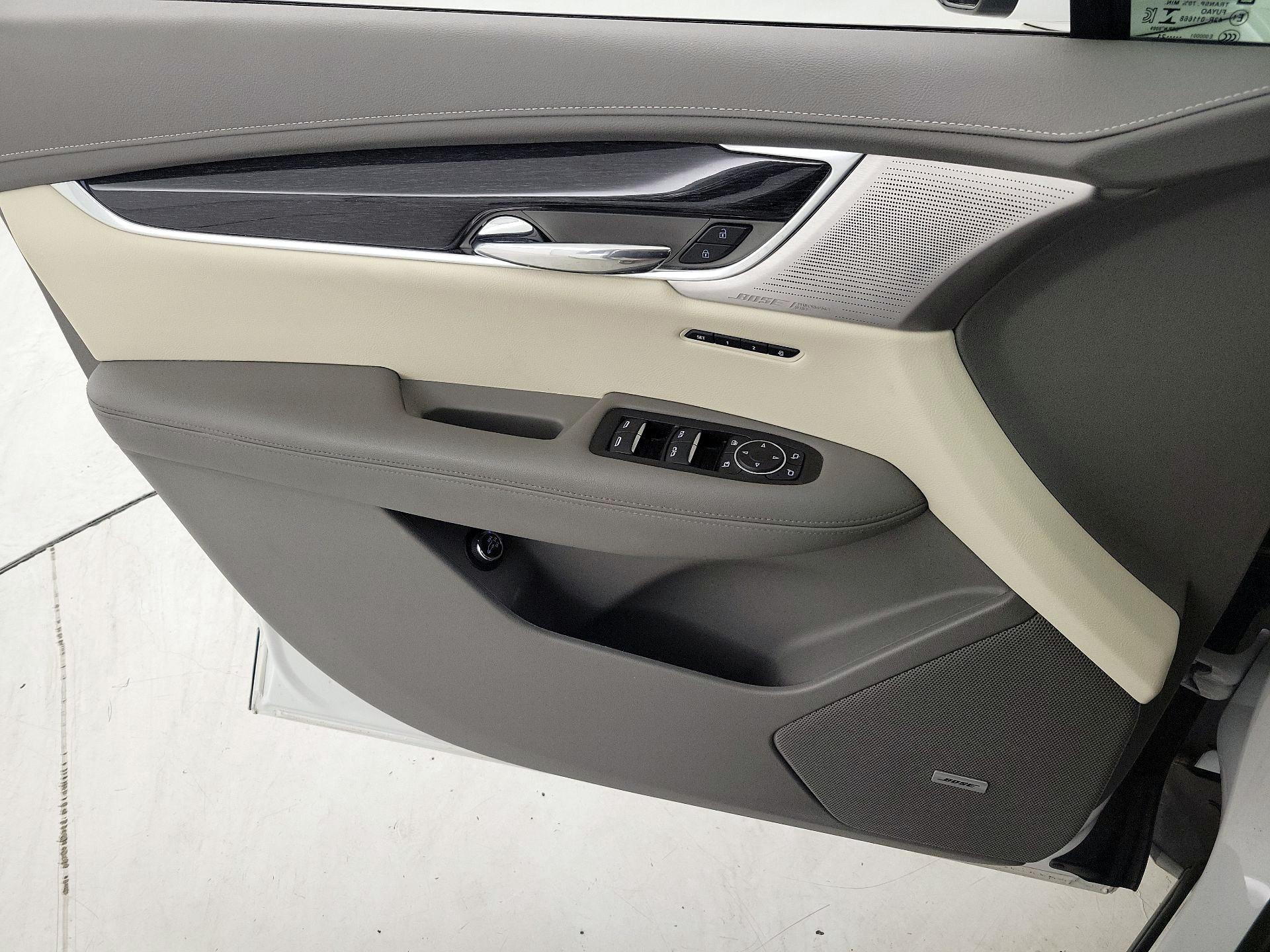 Thumbnail: 2022 Cadillac XT6 - 12