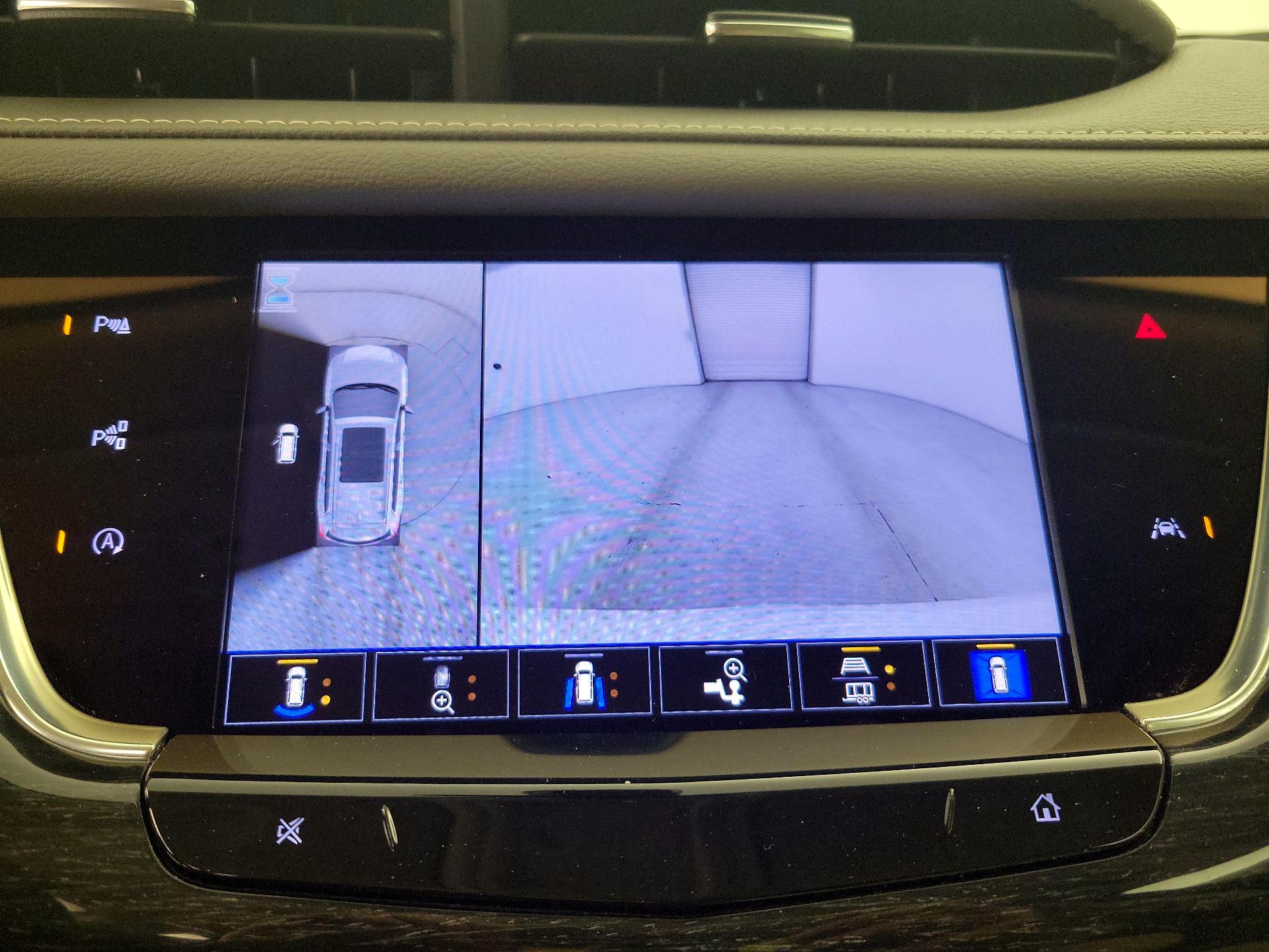 Thumbnail: 2022 Cadillac XT6 - 14