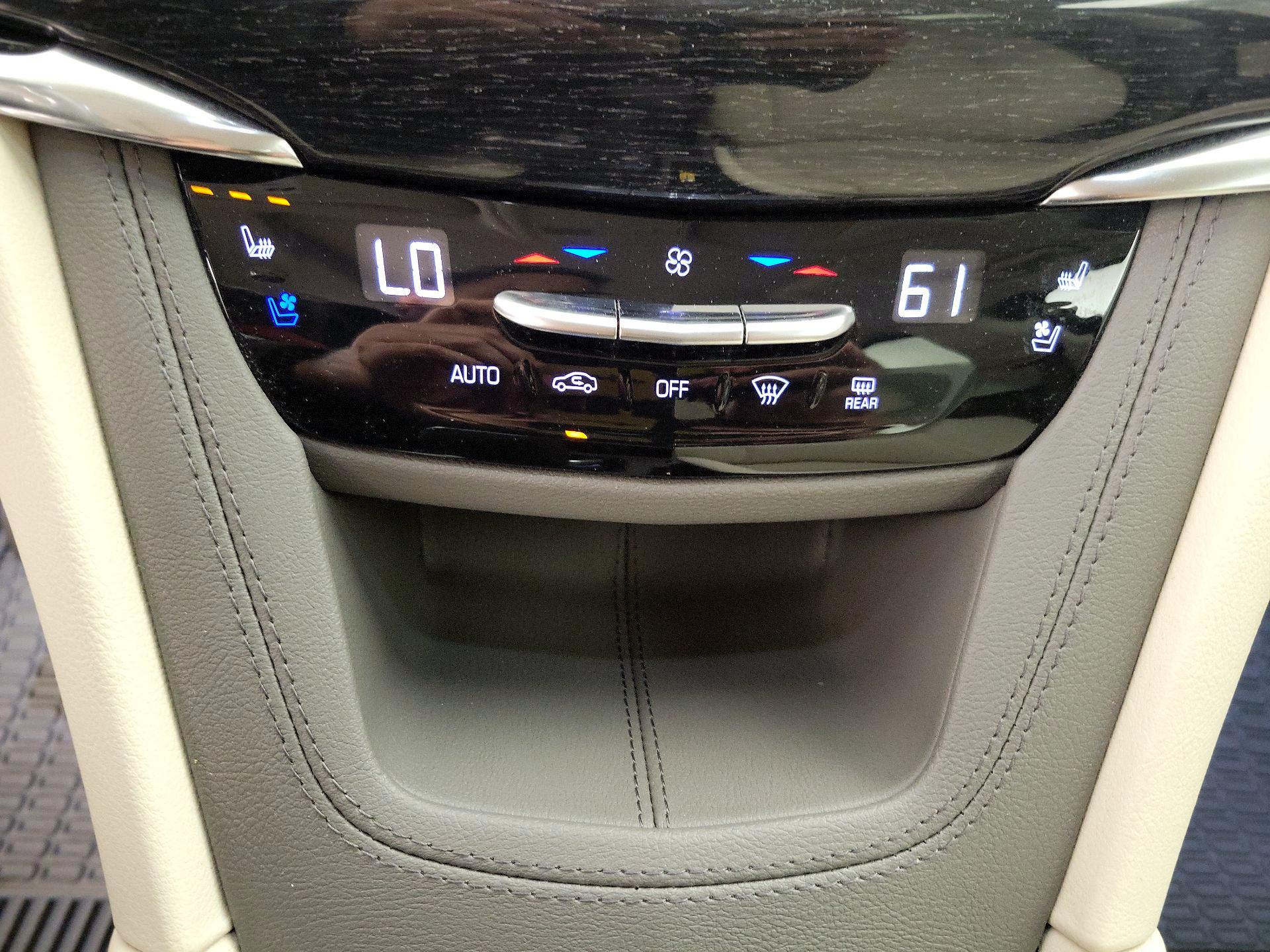 Thumbnail: 2022 Cadillac XT6 - 16