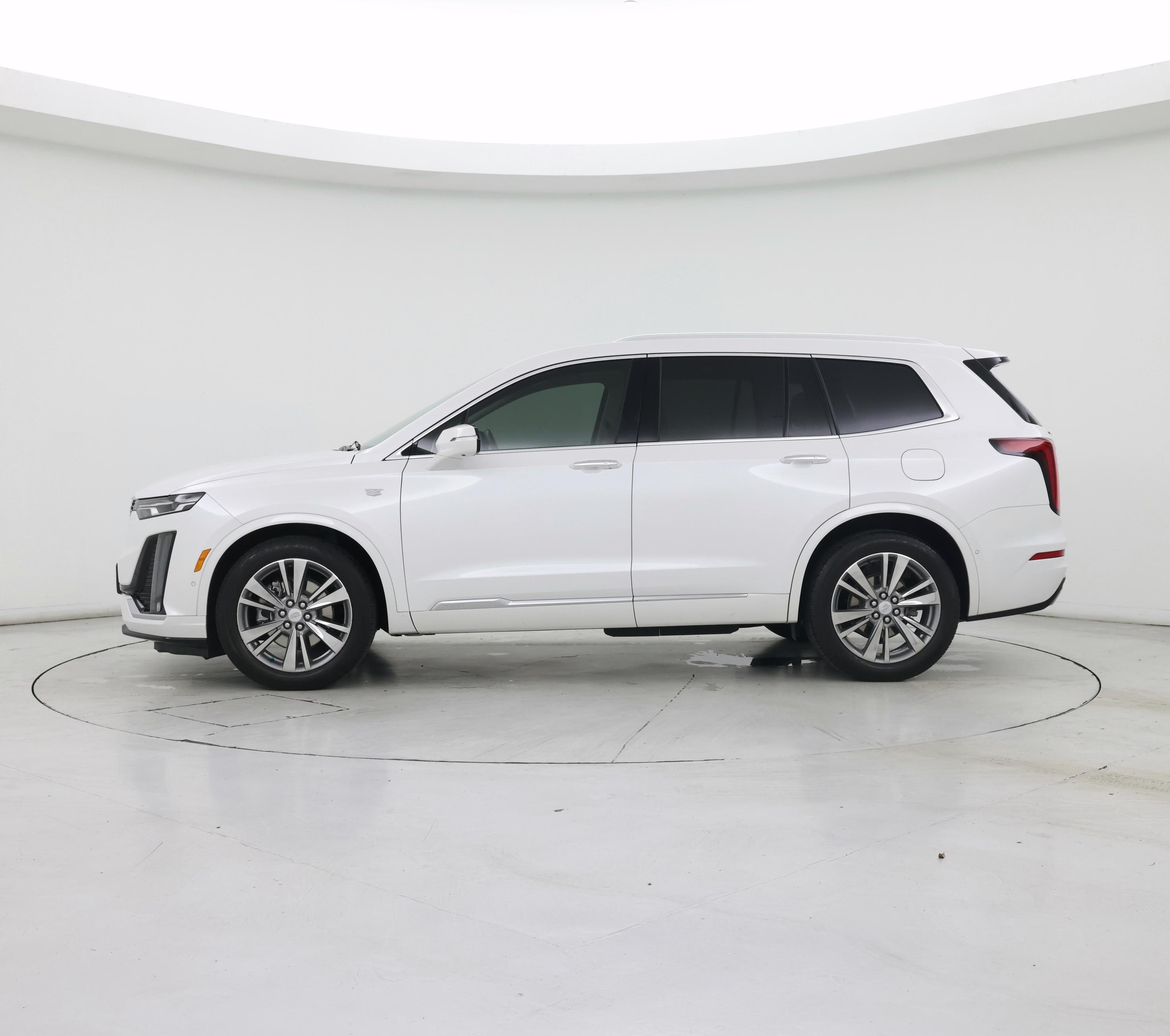 Thumbnail: 2022 Cadillac XT6 - 3
