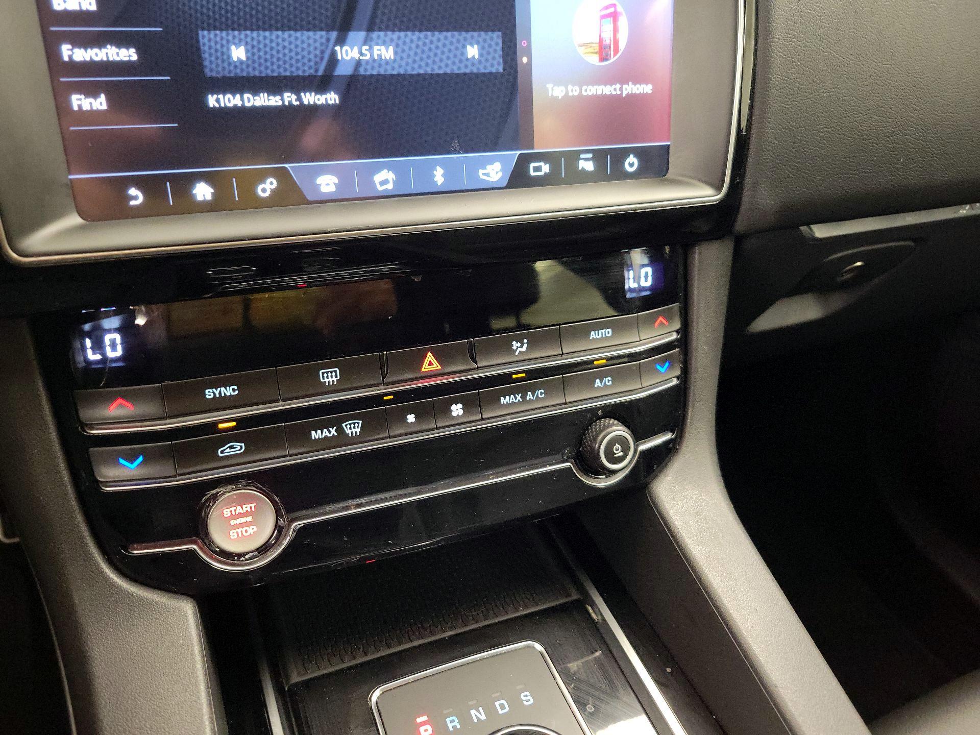 Thumbnail: 2019 Jaguar F-Pace - 16