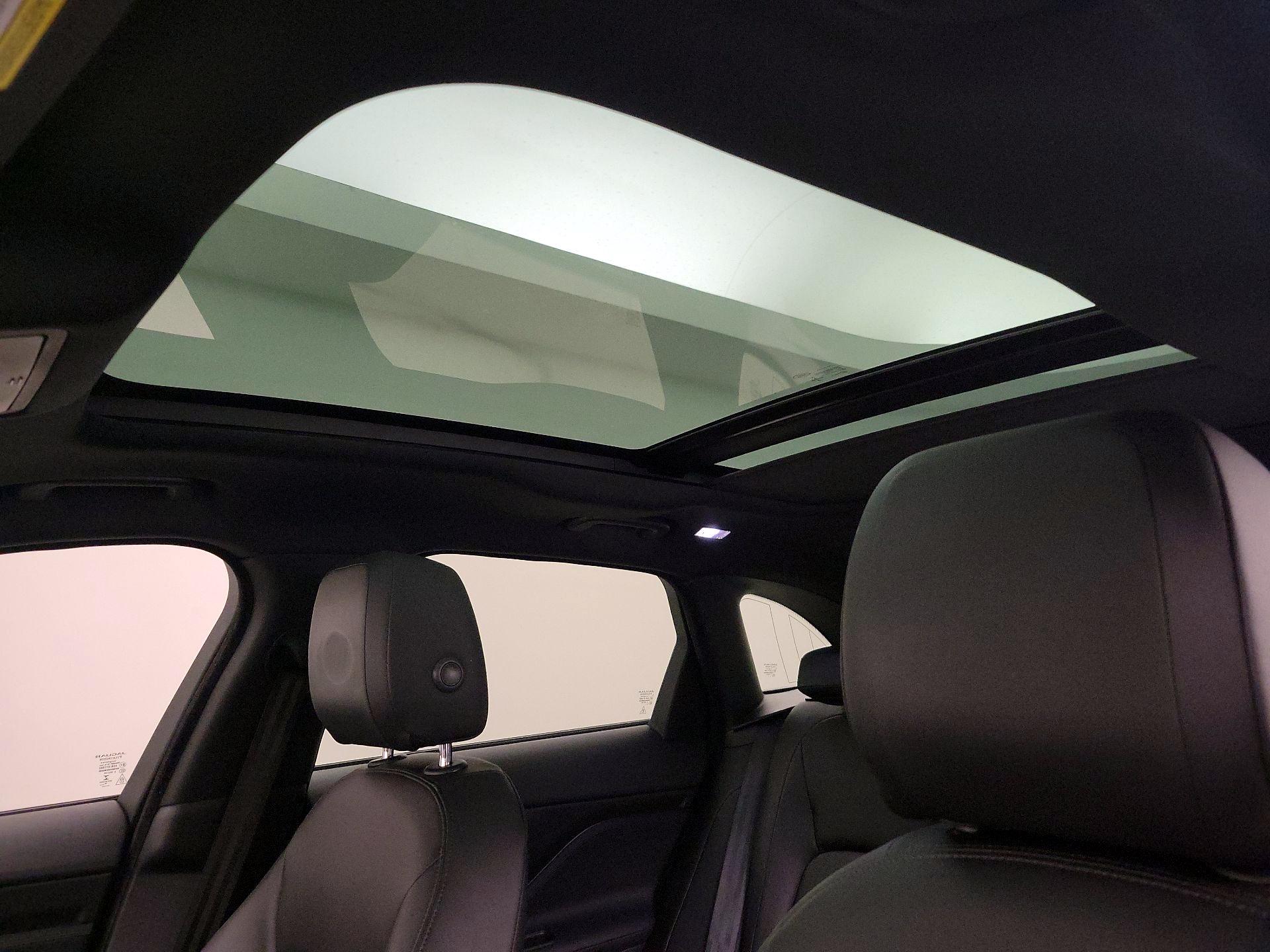 Thumbnail: 2019 Jaguar F-Pace - 18