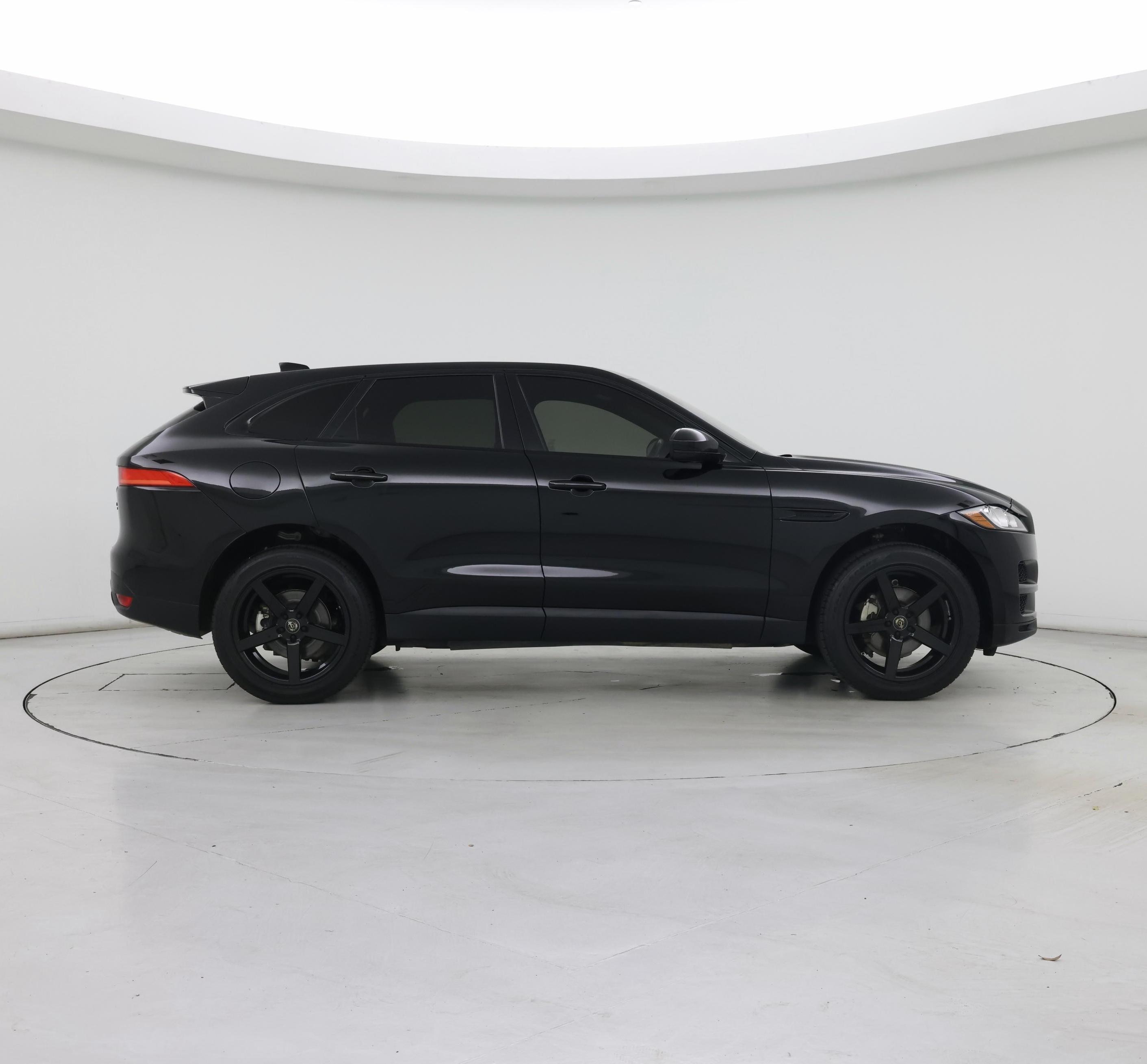 Thumbnail: 2019 Jaguar F-Pace - 7