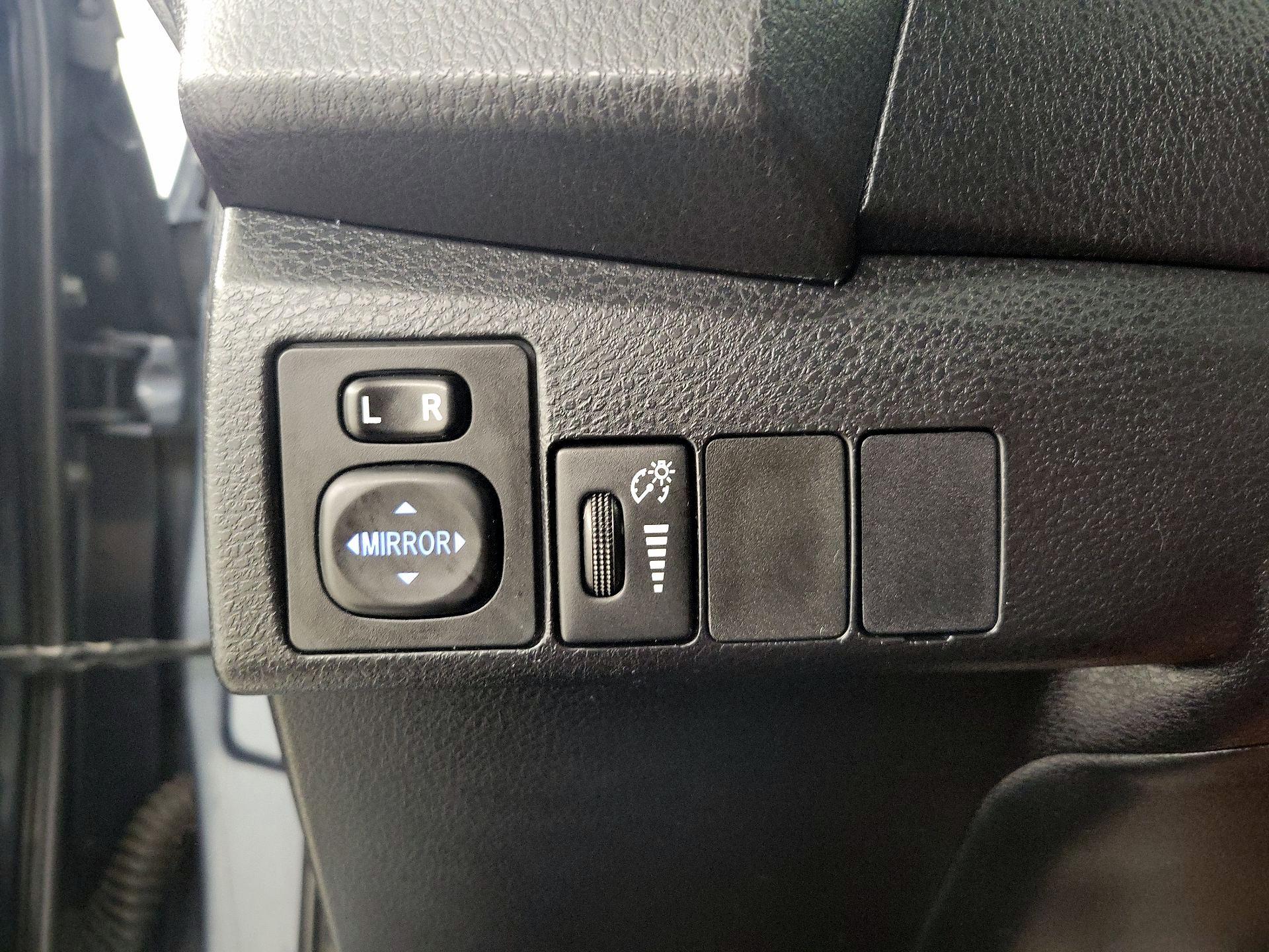 Thumbnail: 2015 Toyota Corolla - 13