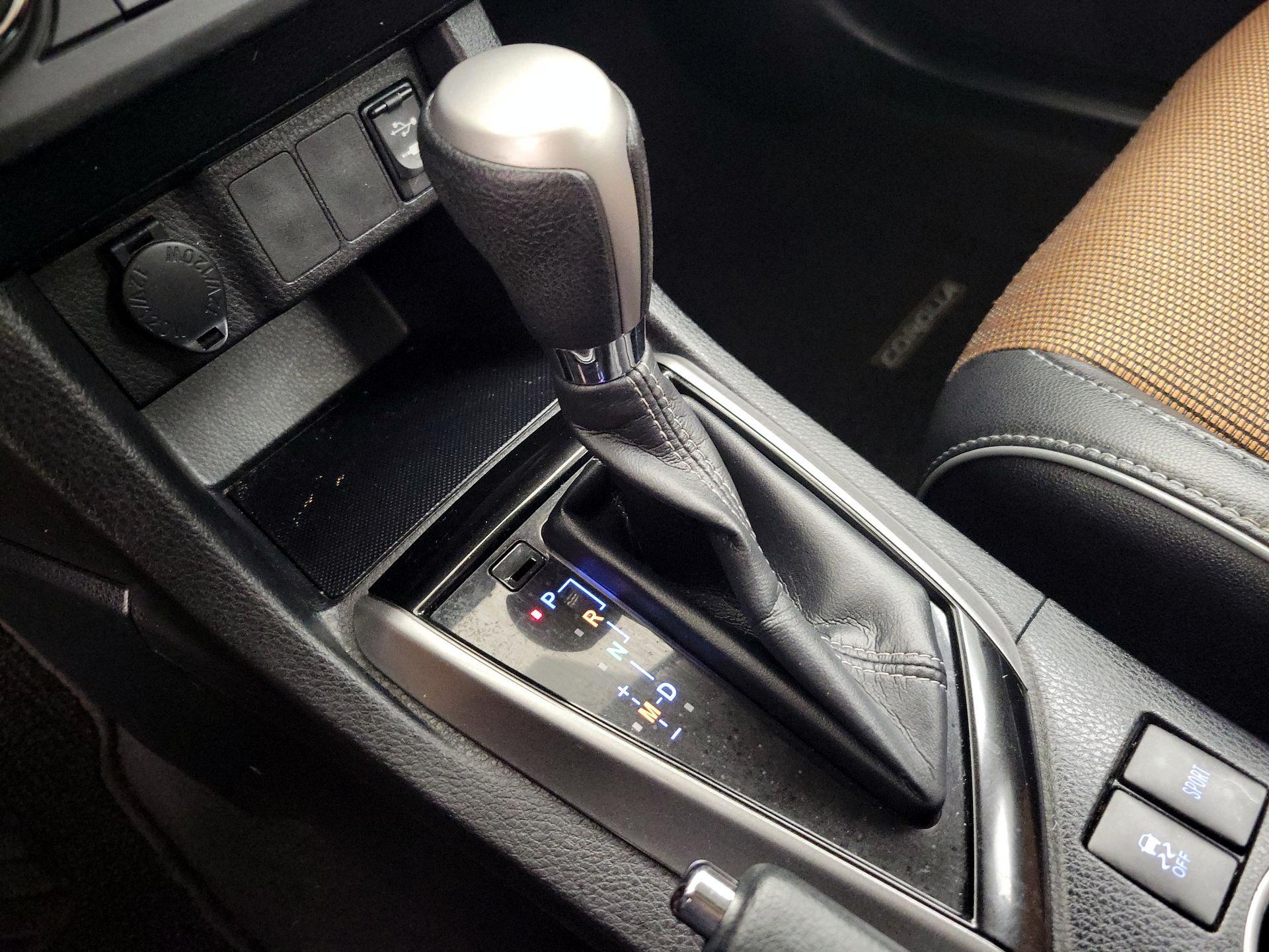Thumbnail: 2015 Toyota Corolla - 17