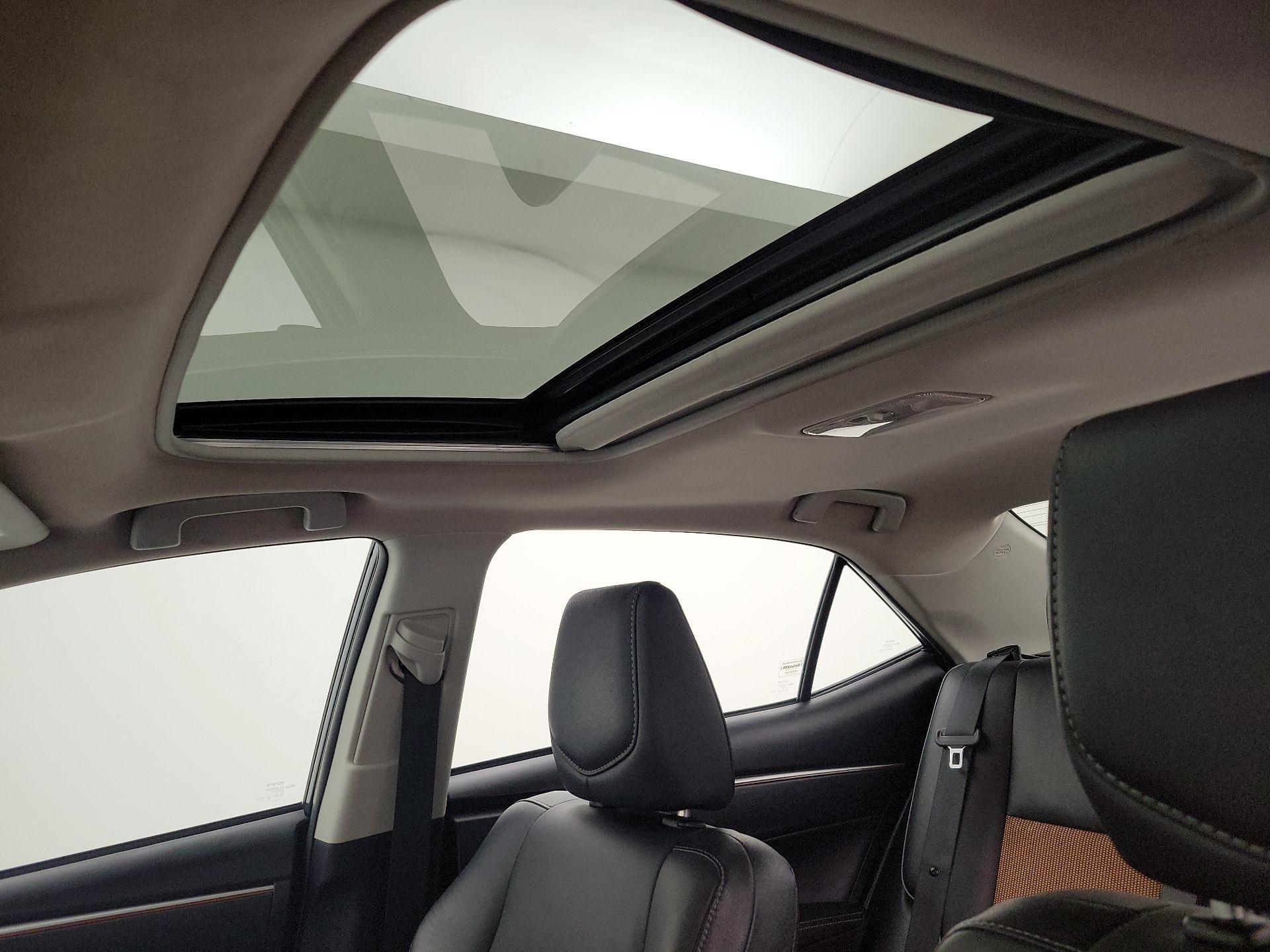 Thumbnail: 2015 Toyota Corolla - 18