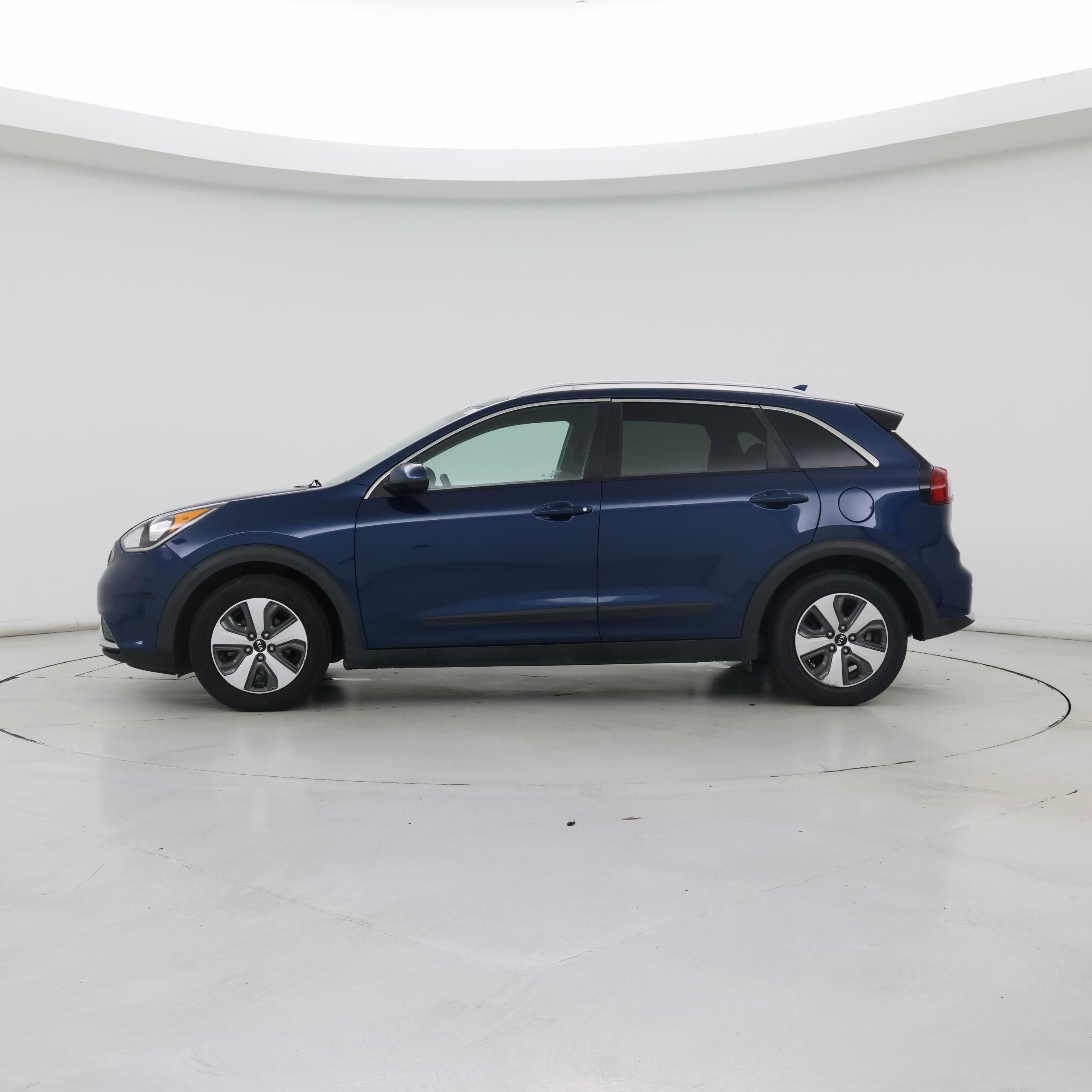 Thumbnail: 2017 Kia Niro - 3