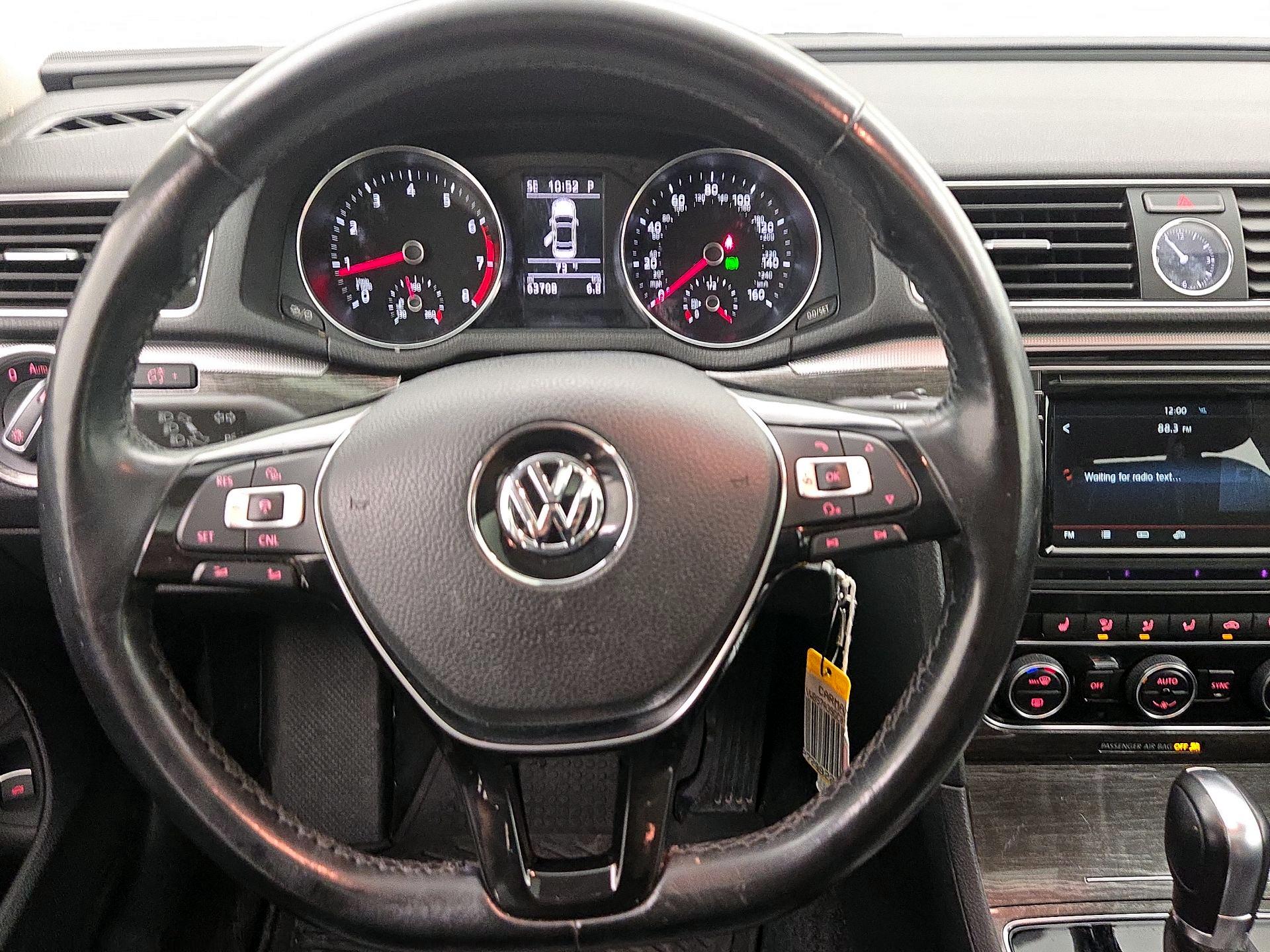 Thumbnail: 2016 Volkswagen Passat - 10