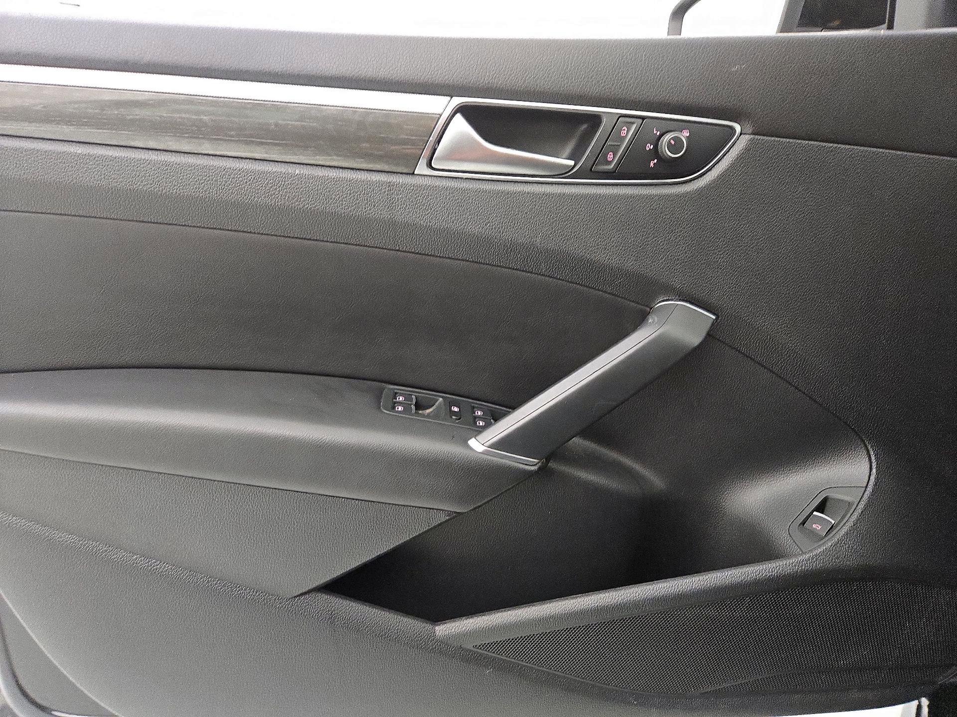 Thumbnail: 2016 Volkswagen Passat - 12