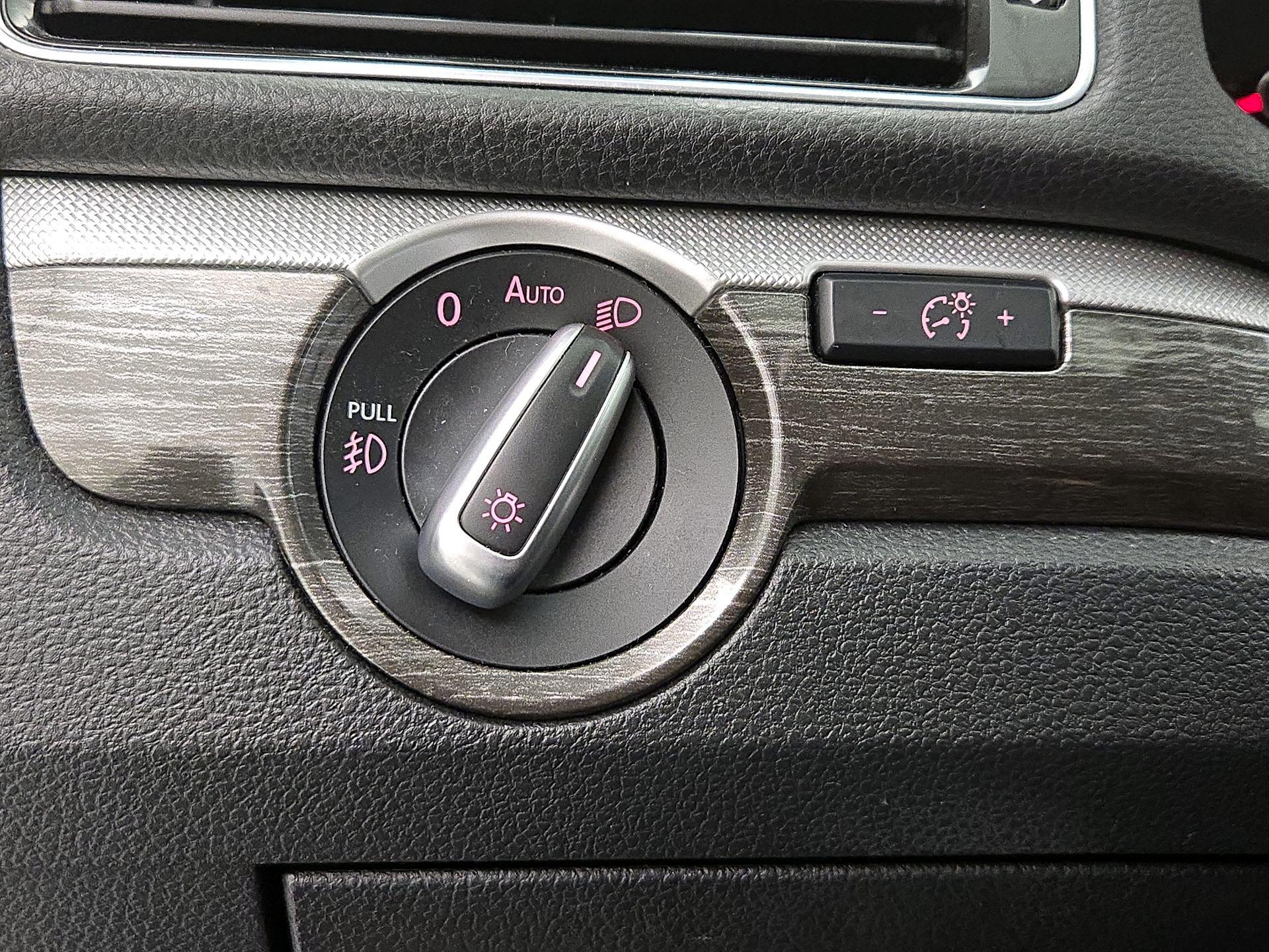 Thumbnail: 2016 Volkswagen Passat - 13