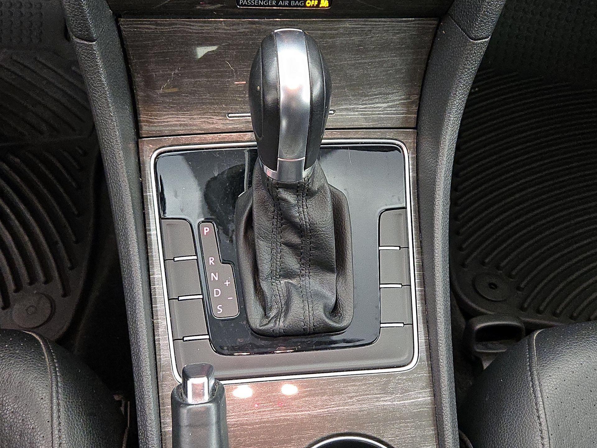 Thumbnail: 2016 Volkswagen Passat - 17