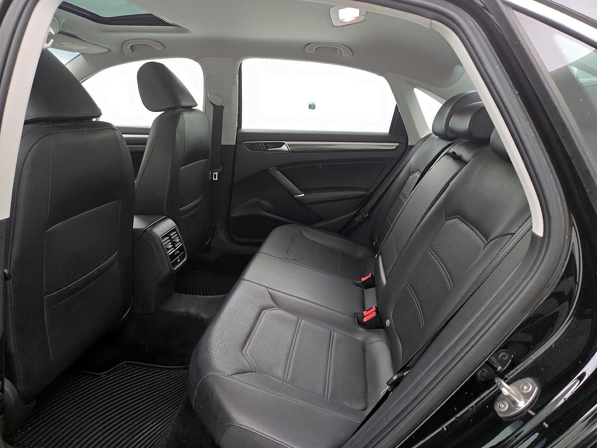Thumbnail: 2016 Volkswagen Passat - 20