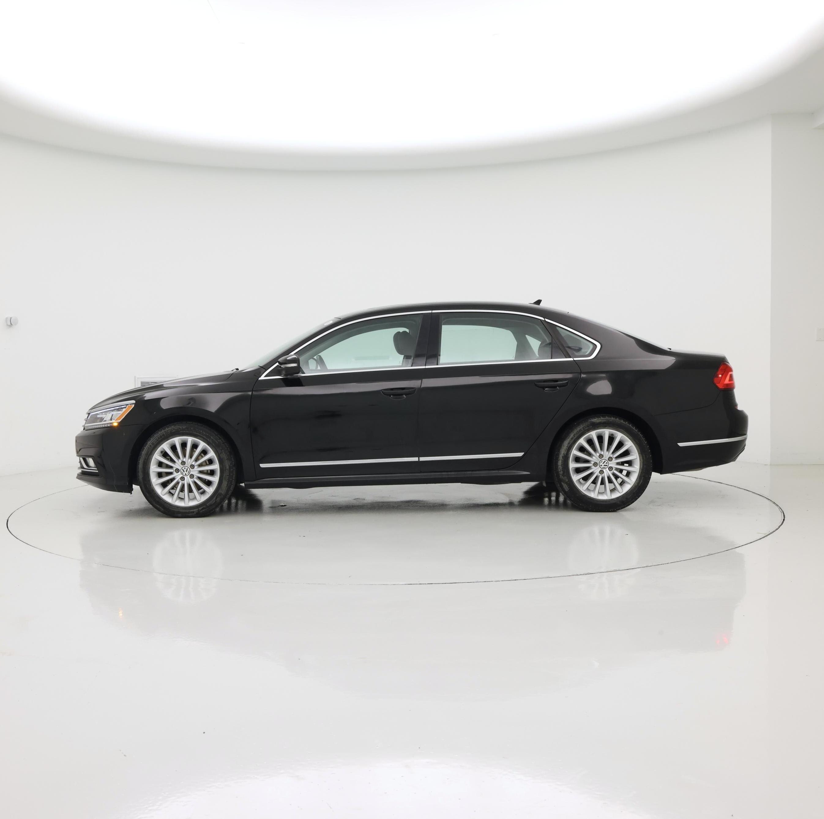 Thumbnail: 2016 Volkswagen Passat - 3