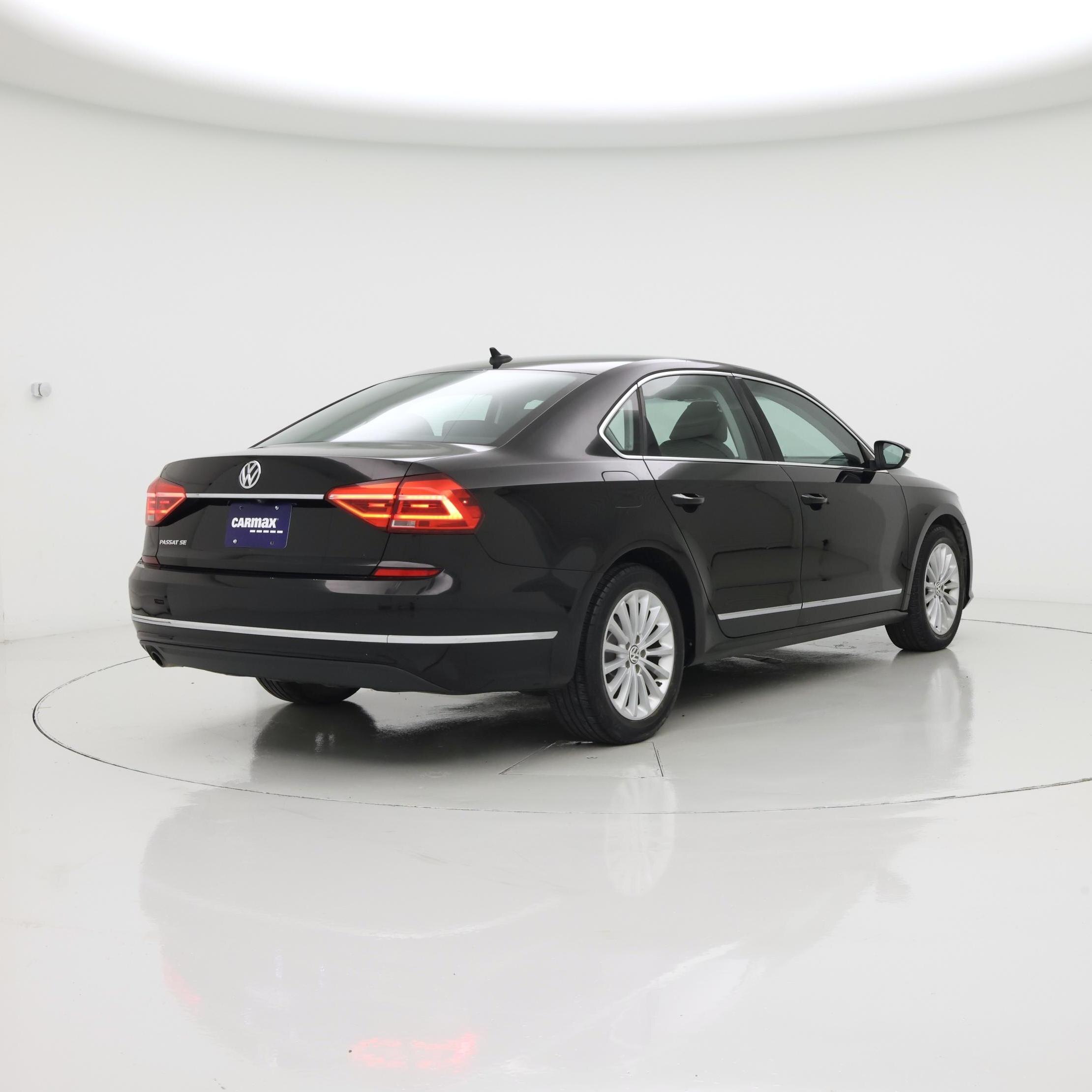 Thumbnail: 2016 Volkswagen Passat - 8