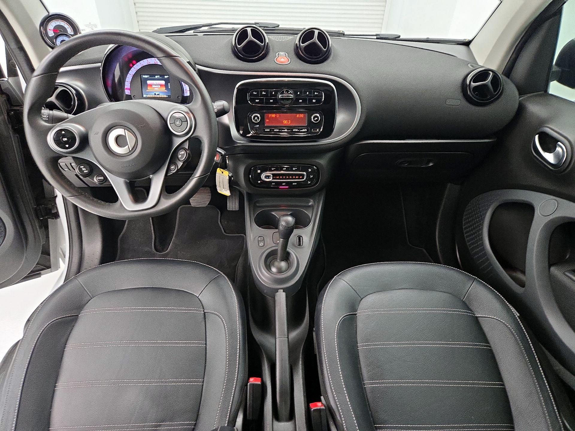 Thumbnail: 2016 smart fortwo - 9