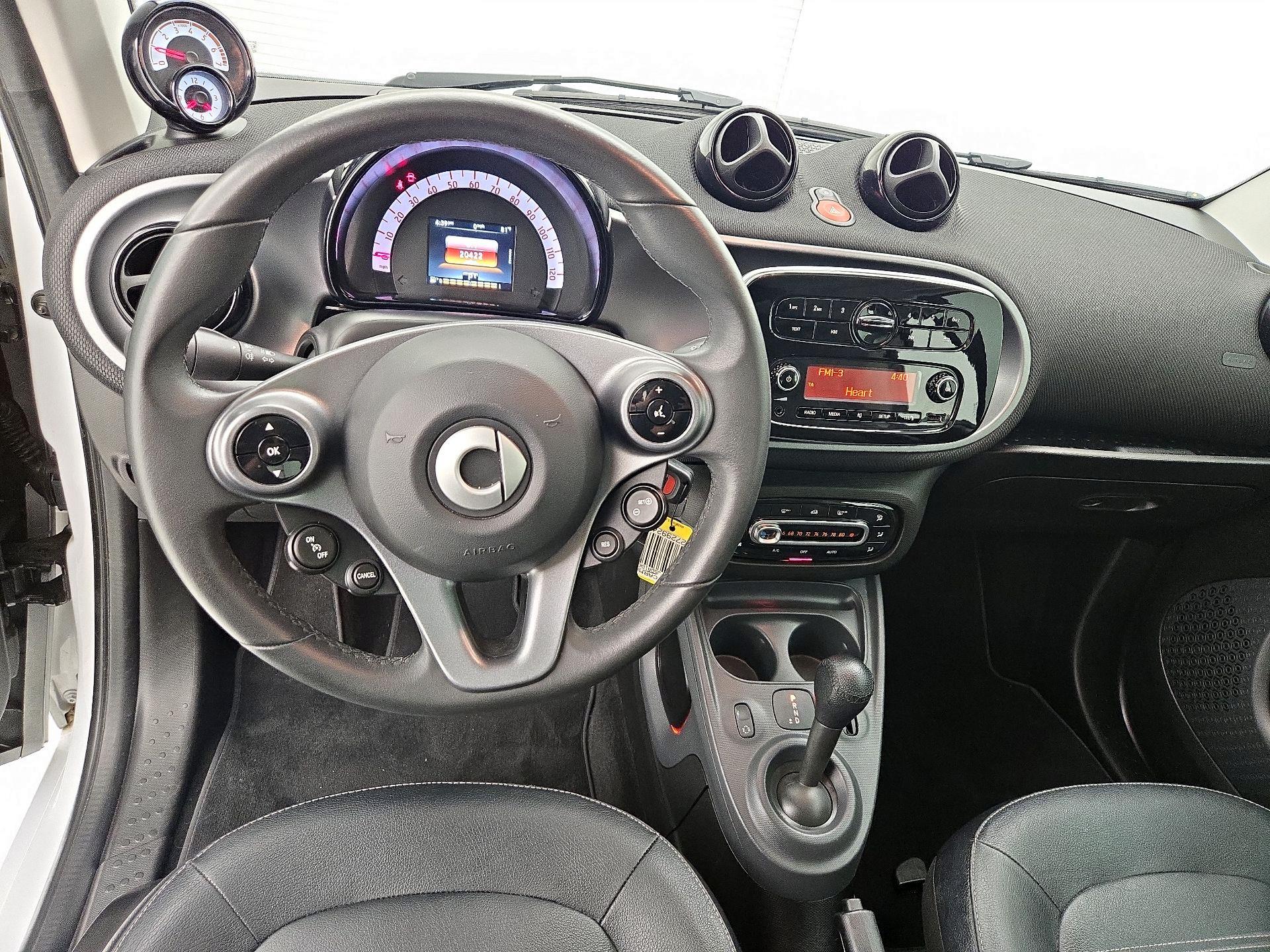 Thumbnail: 2016 smart fortwo - 10