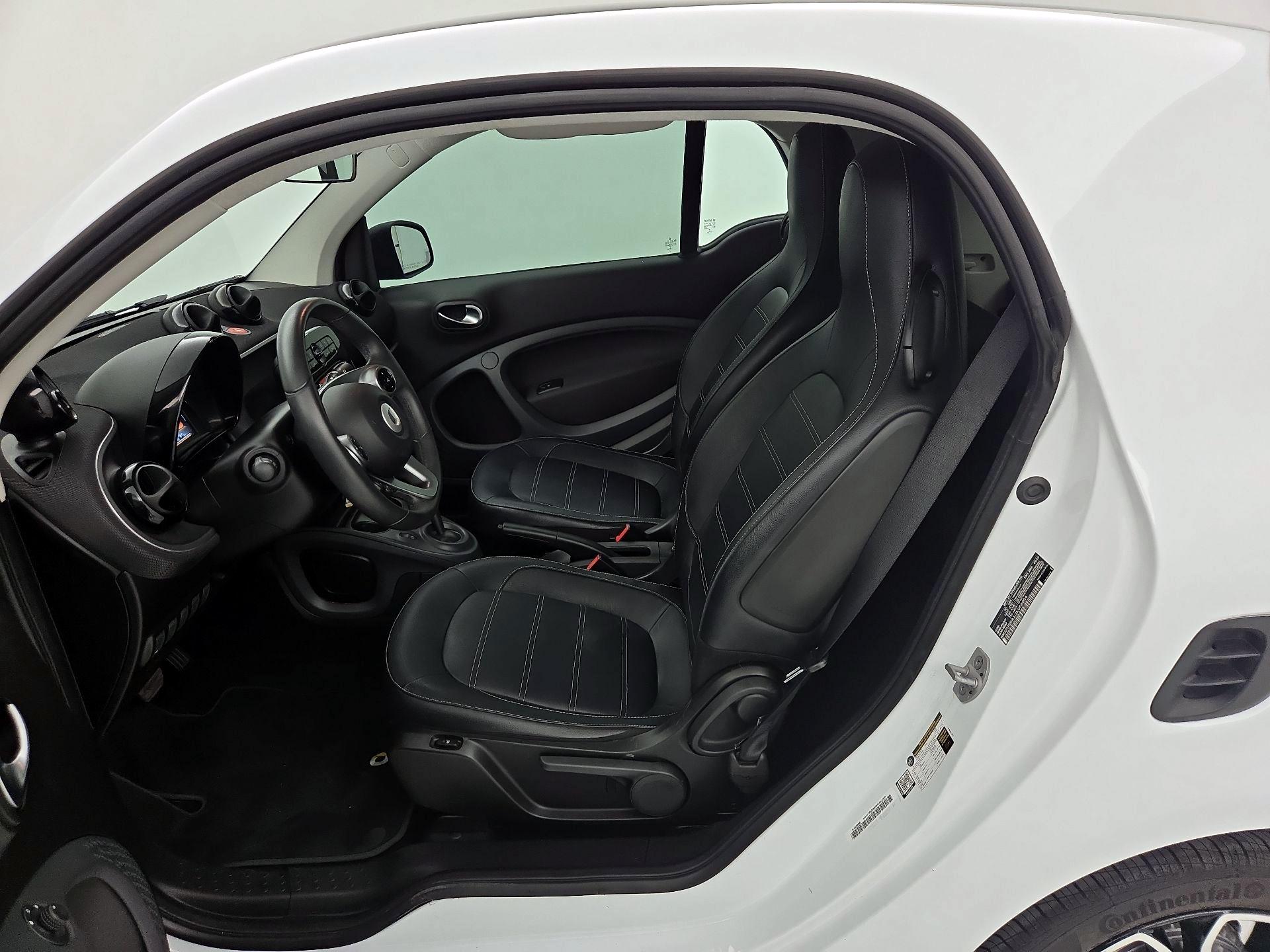 Thumbnail: 2016 smart fortwo - 11