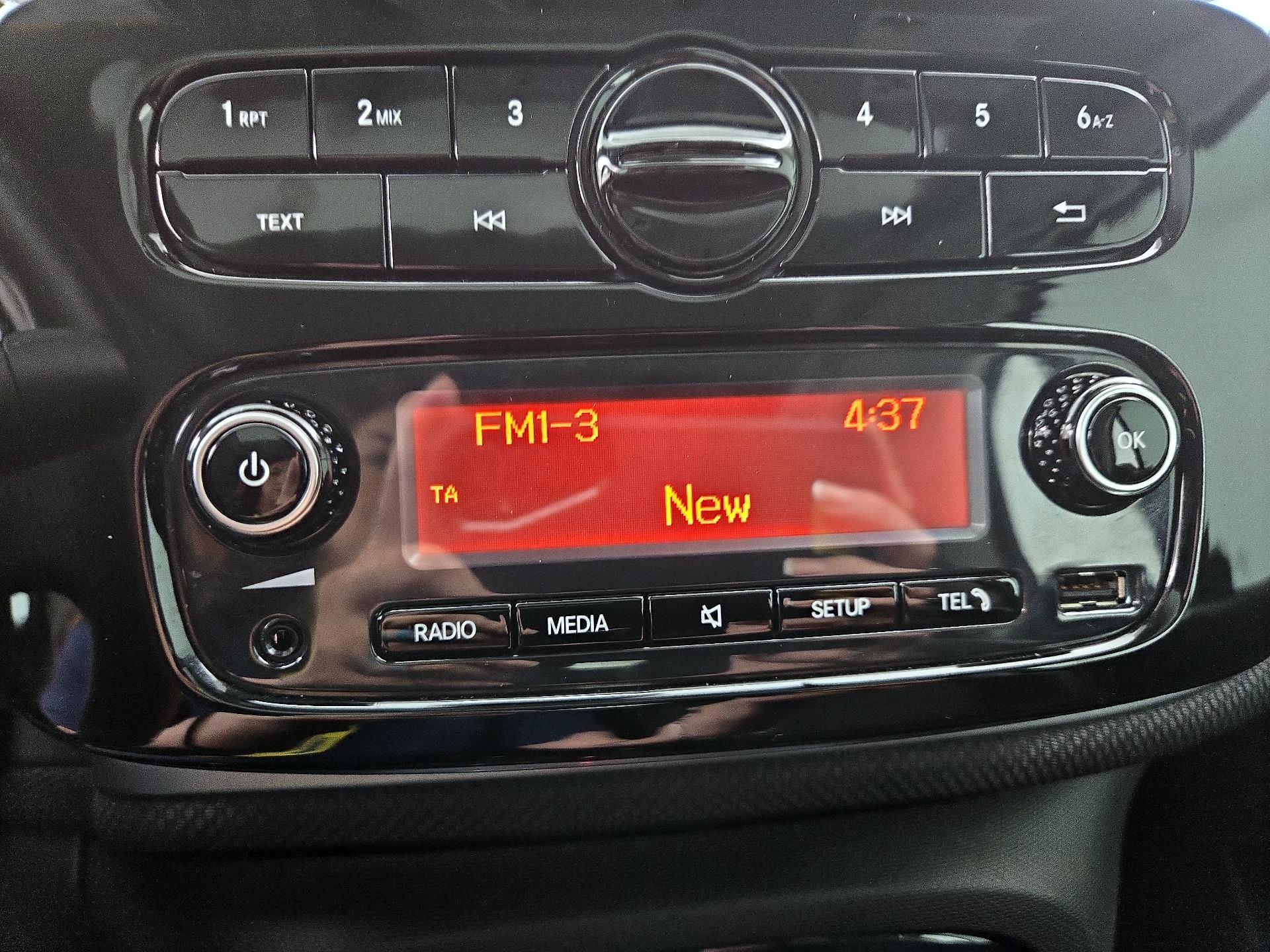 Thumbnail: 2016 smart fortwo - 14