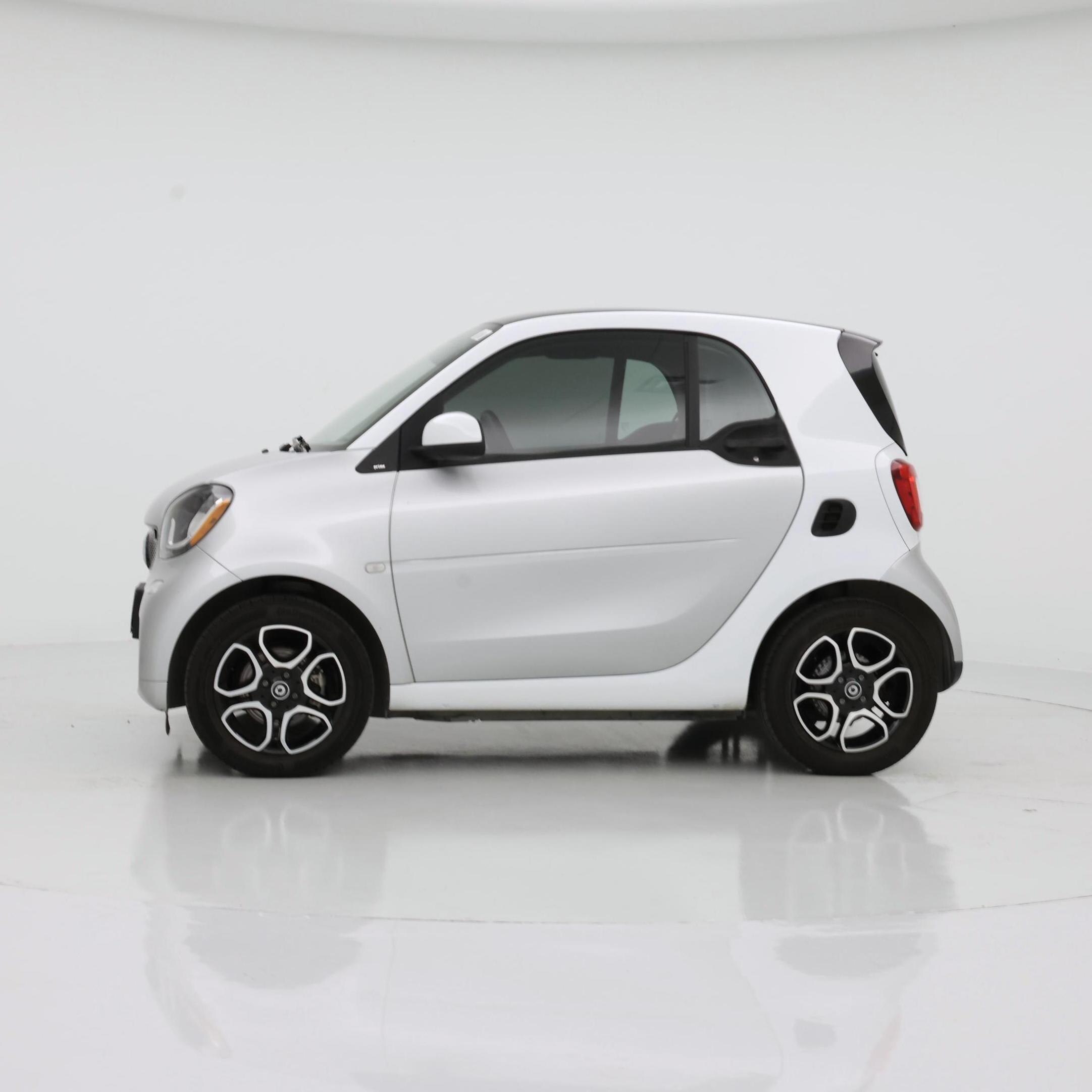 Thumbnail: 2016 smart fortwo - 3
