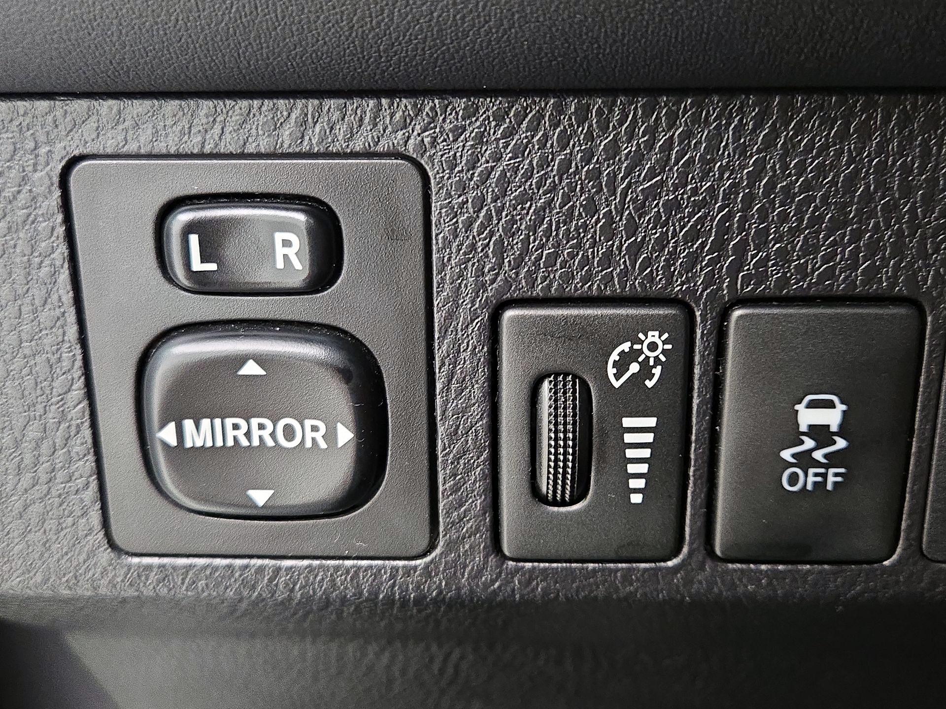 Thumbnail: 2014 Toyota RAV4 - 13
