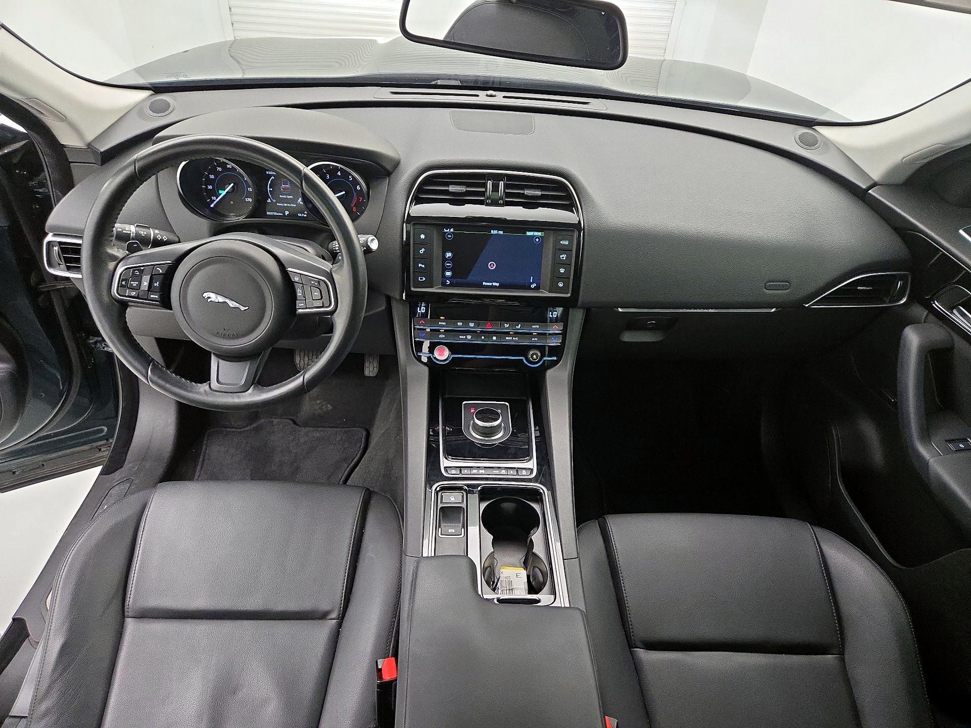Thumbnail: 2018 Jaguar F-Pace - 9
