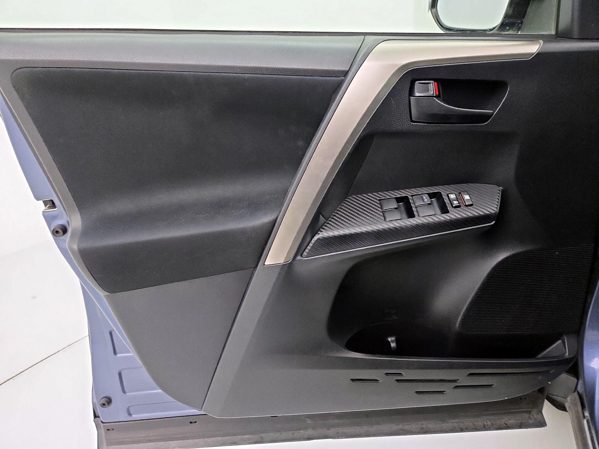 Thumbnail: 2014 Toyota RAV4 - 12