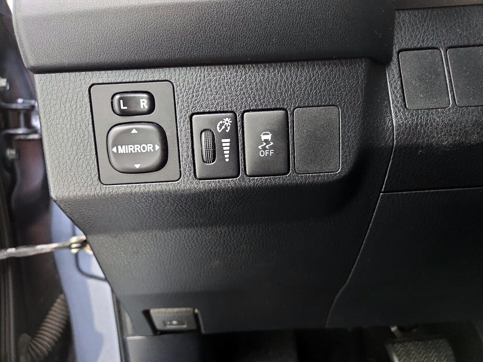 Thumbnail: 2014 Toyota RAV4 - 13