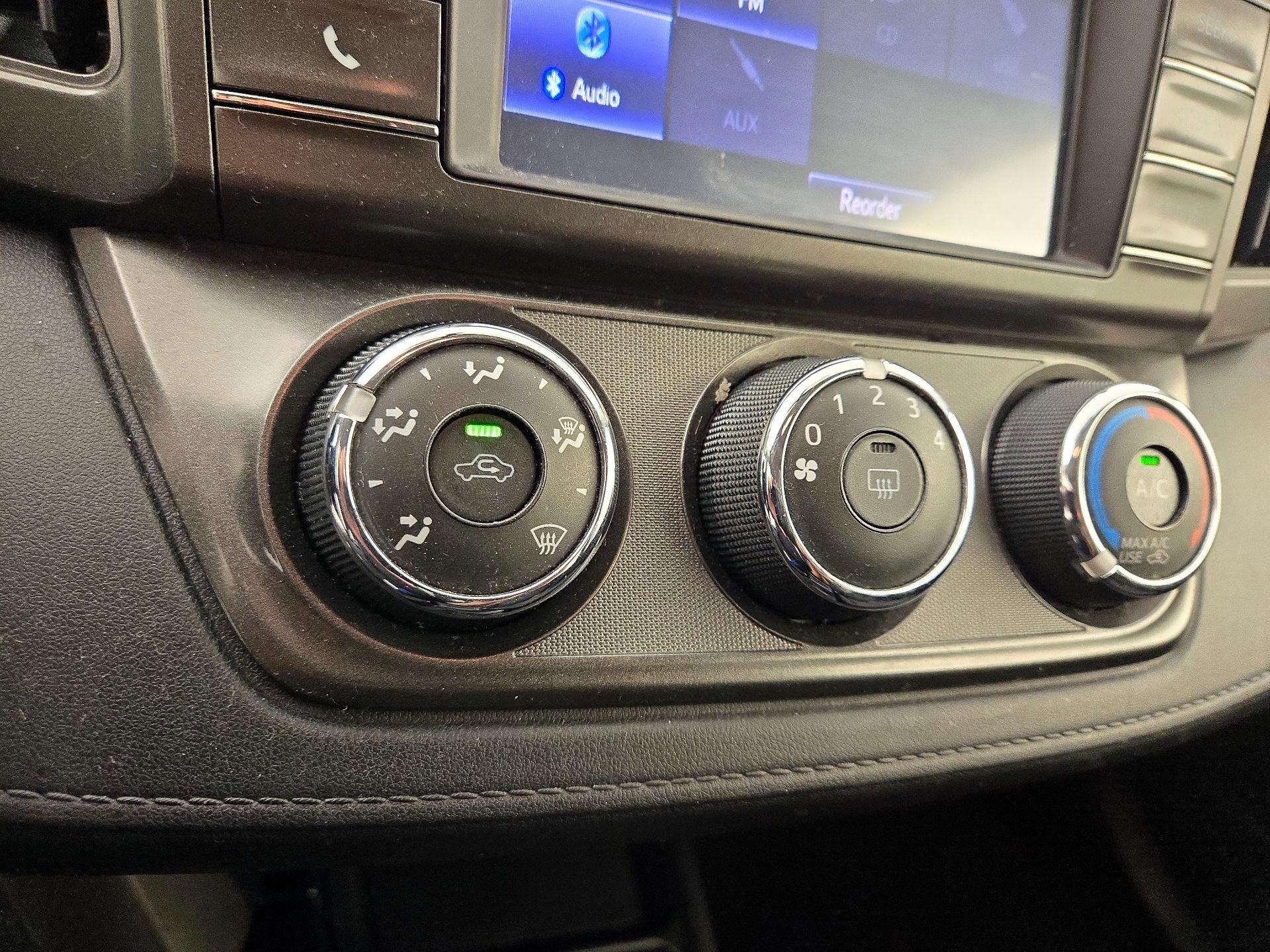Thumbnail: 2014 Toyota RAV4 - 16
