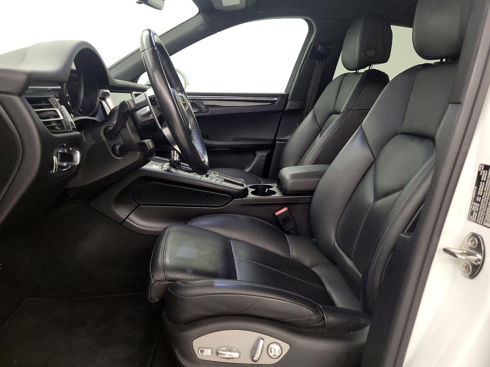 Thumbnail: 2020 Porsche Macan - 11