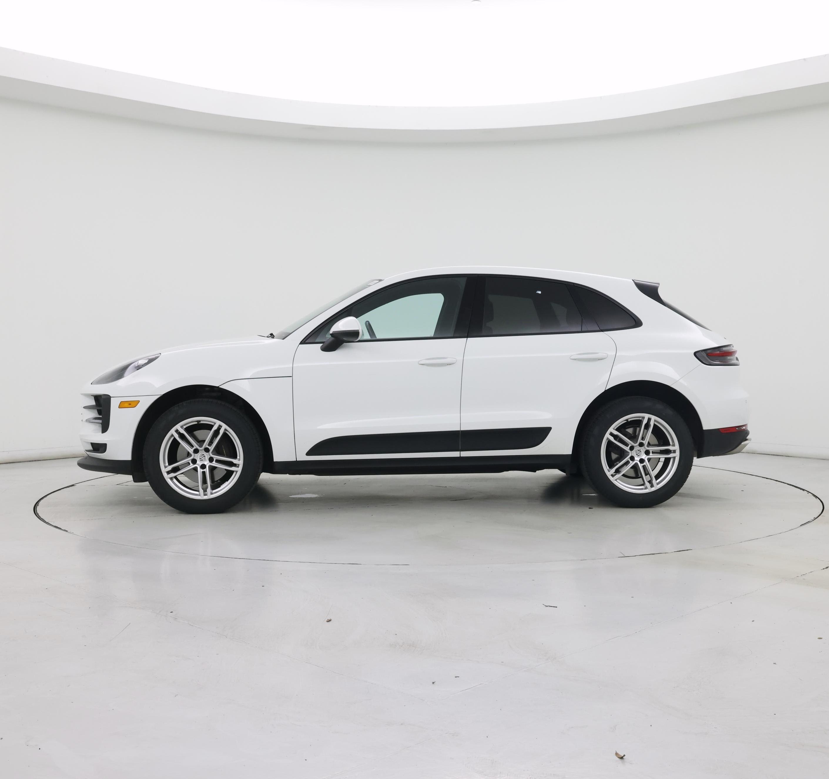Thumbnail: 2020 Porsche Macan - 3