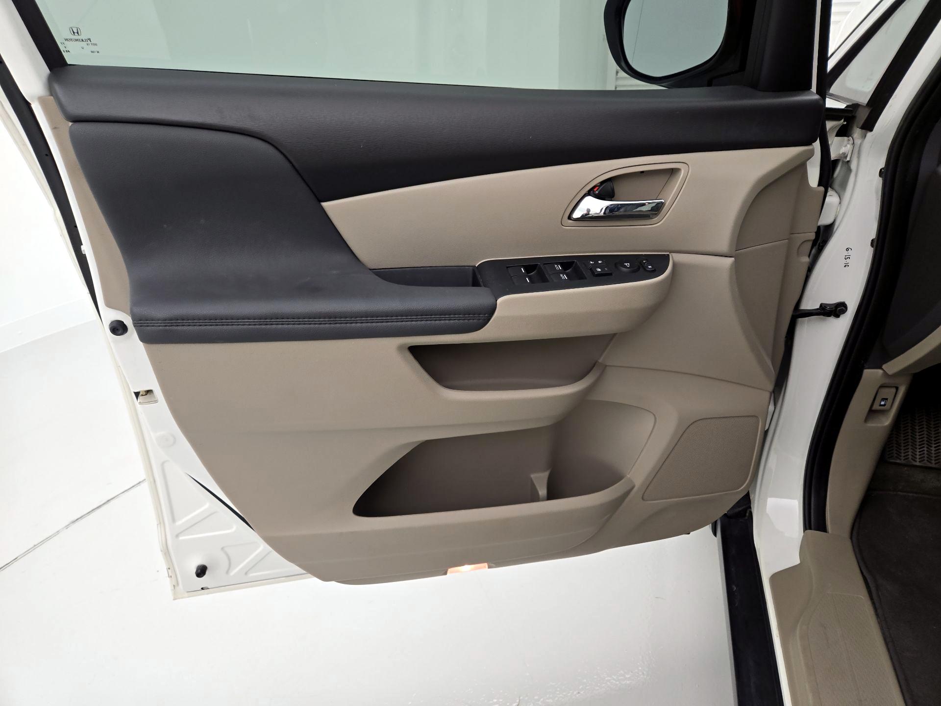 Thumbnail: 2016 Honda Odyssey - 12