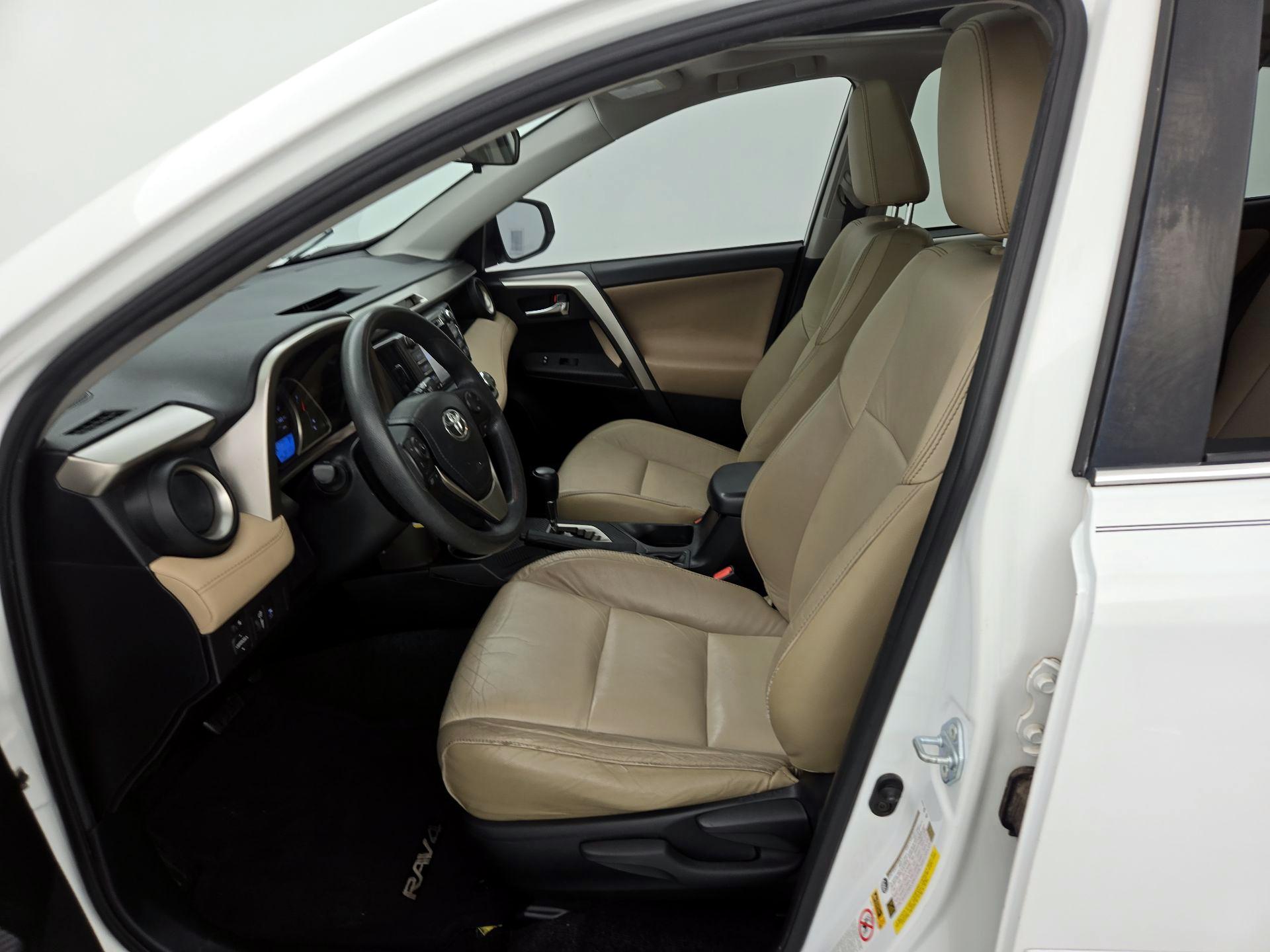Thumbnail: 2015 Toyota RAV4 - 11