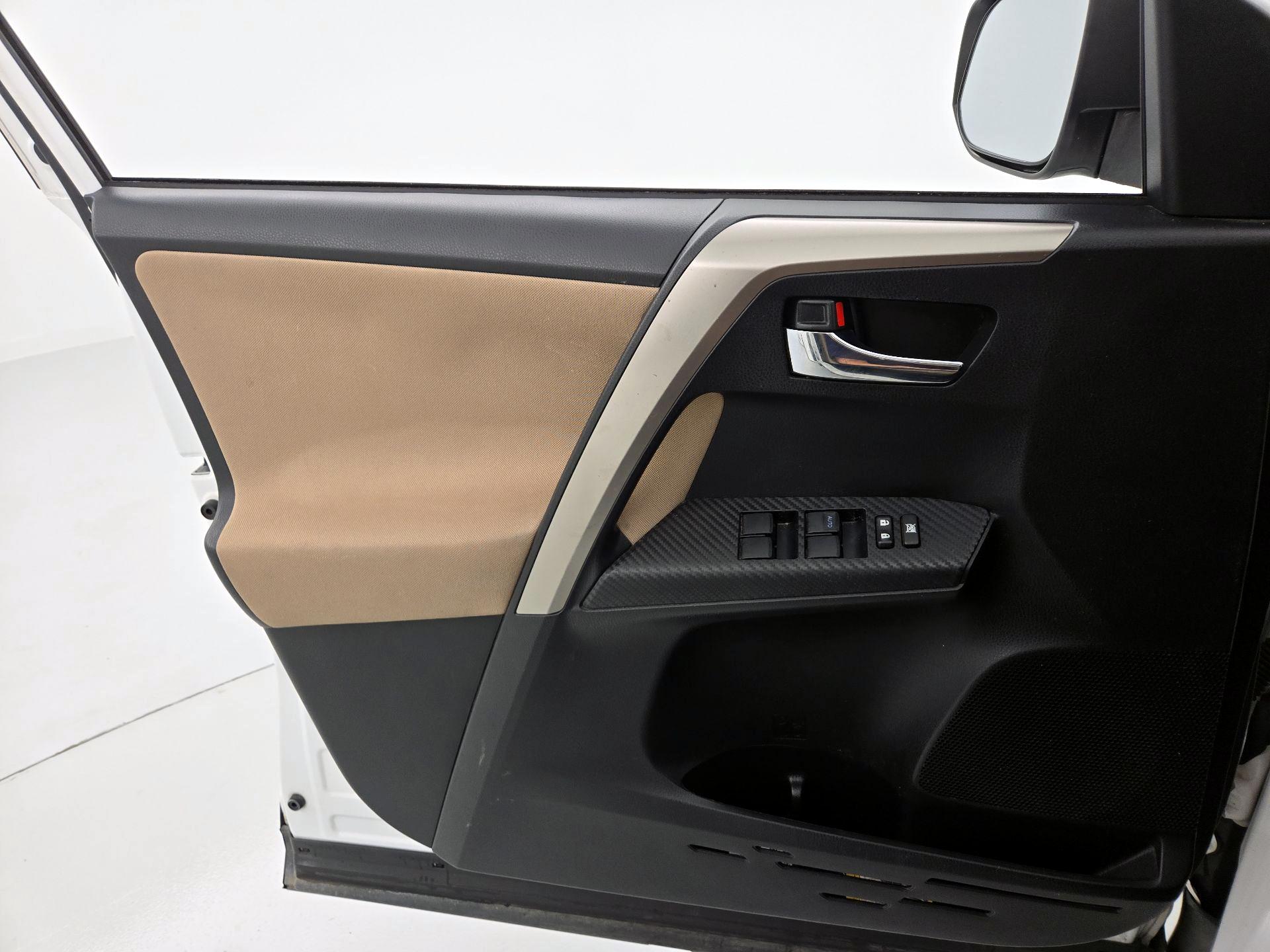 Thumbnail: 2015 Toyota RAV4 - 12