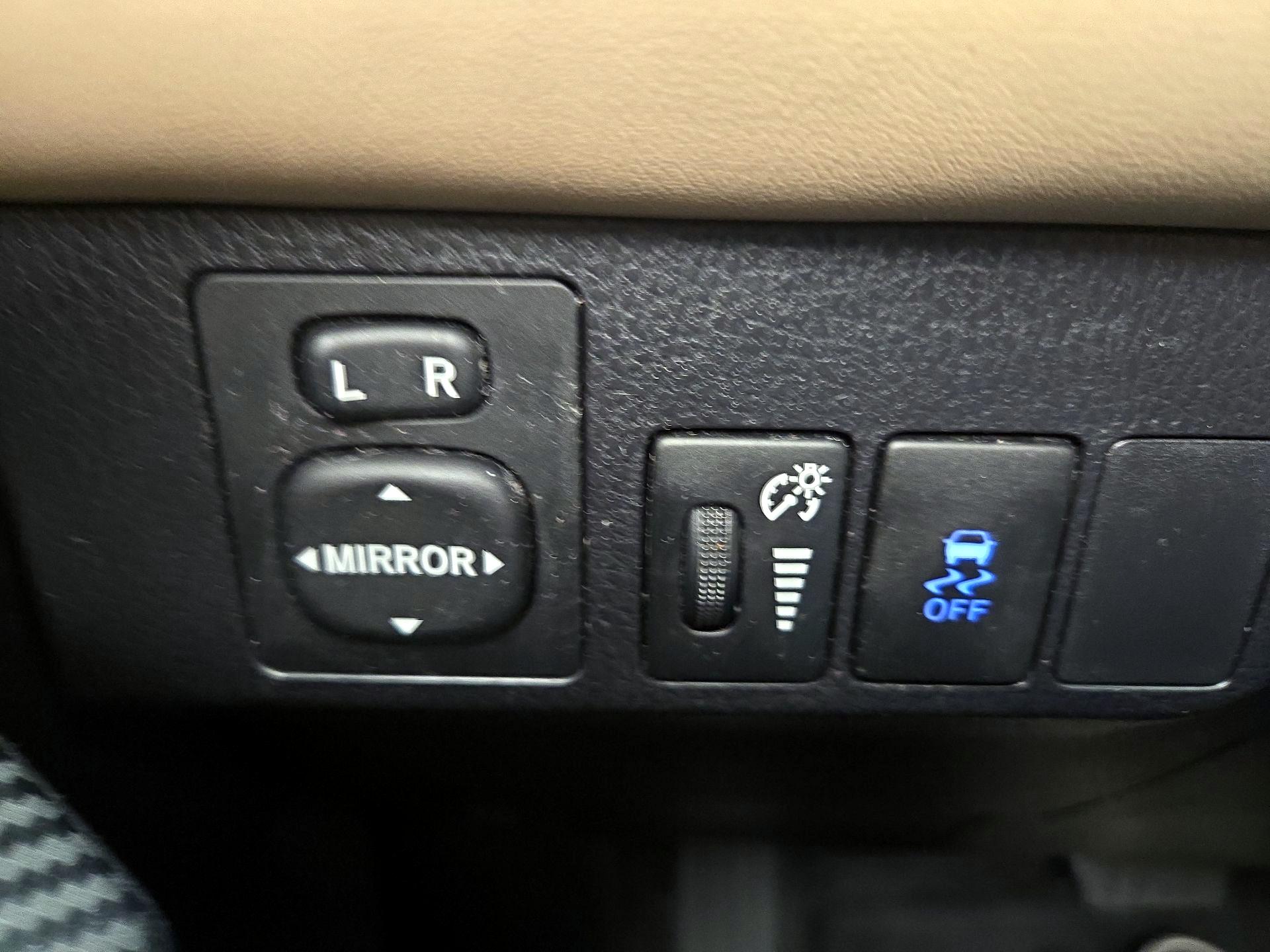 Thumbnail: 2015 Toyota RAV4 - 13