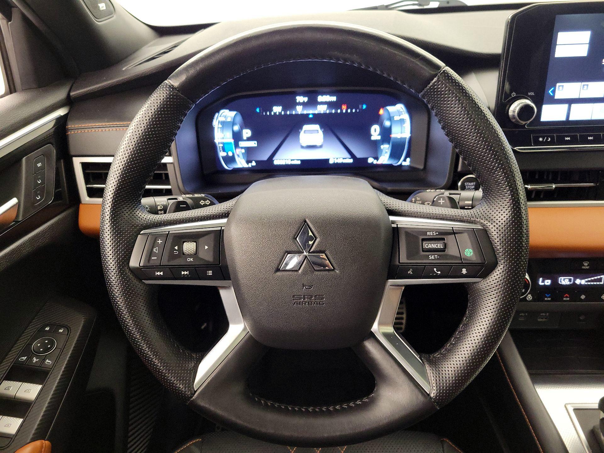 Thumbnail: 2022 Mitsubishi Outlander - 10