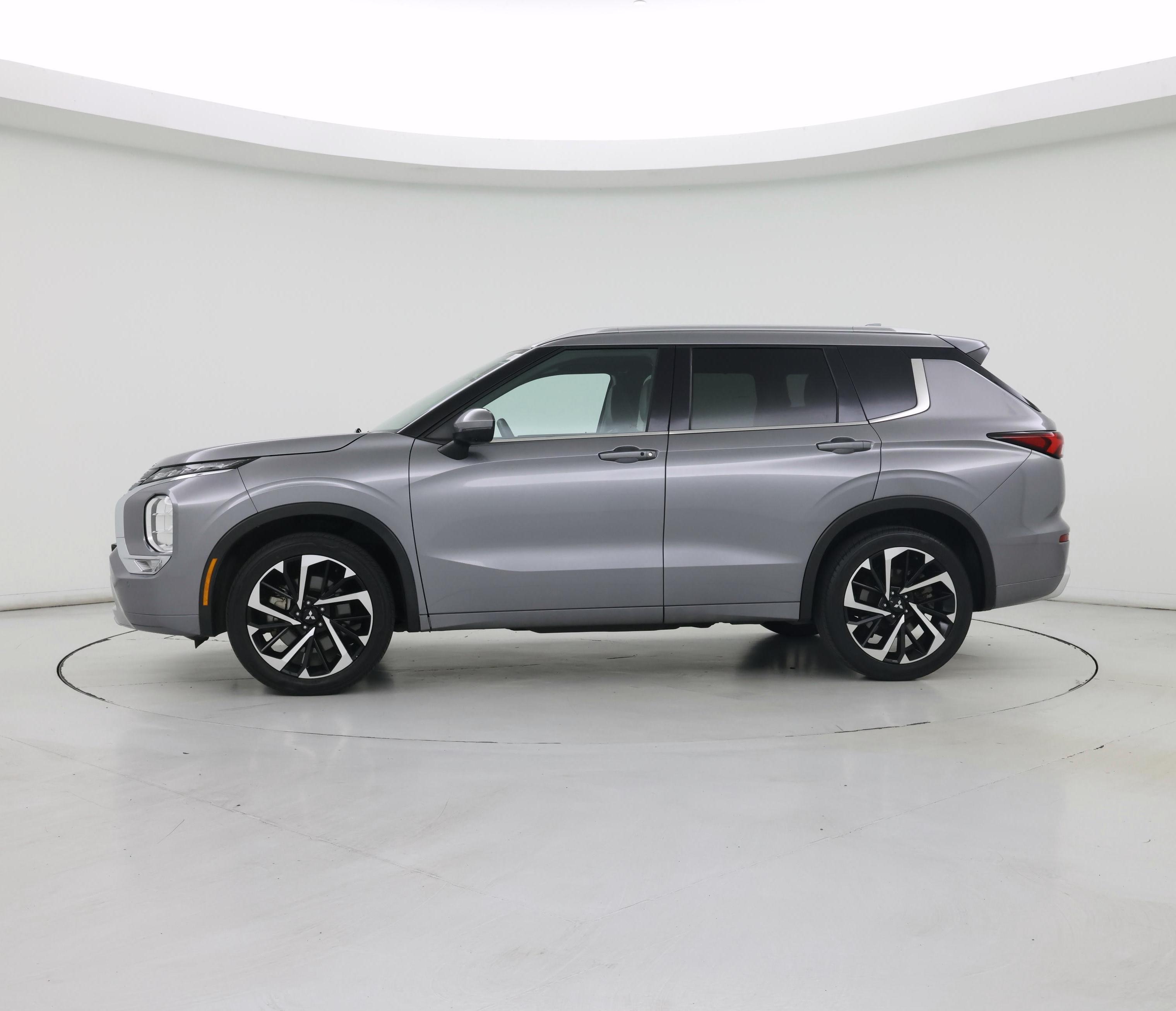 Thumbnail: 2022 Mitsubishi Outlander - 3