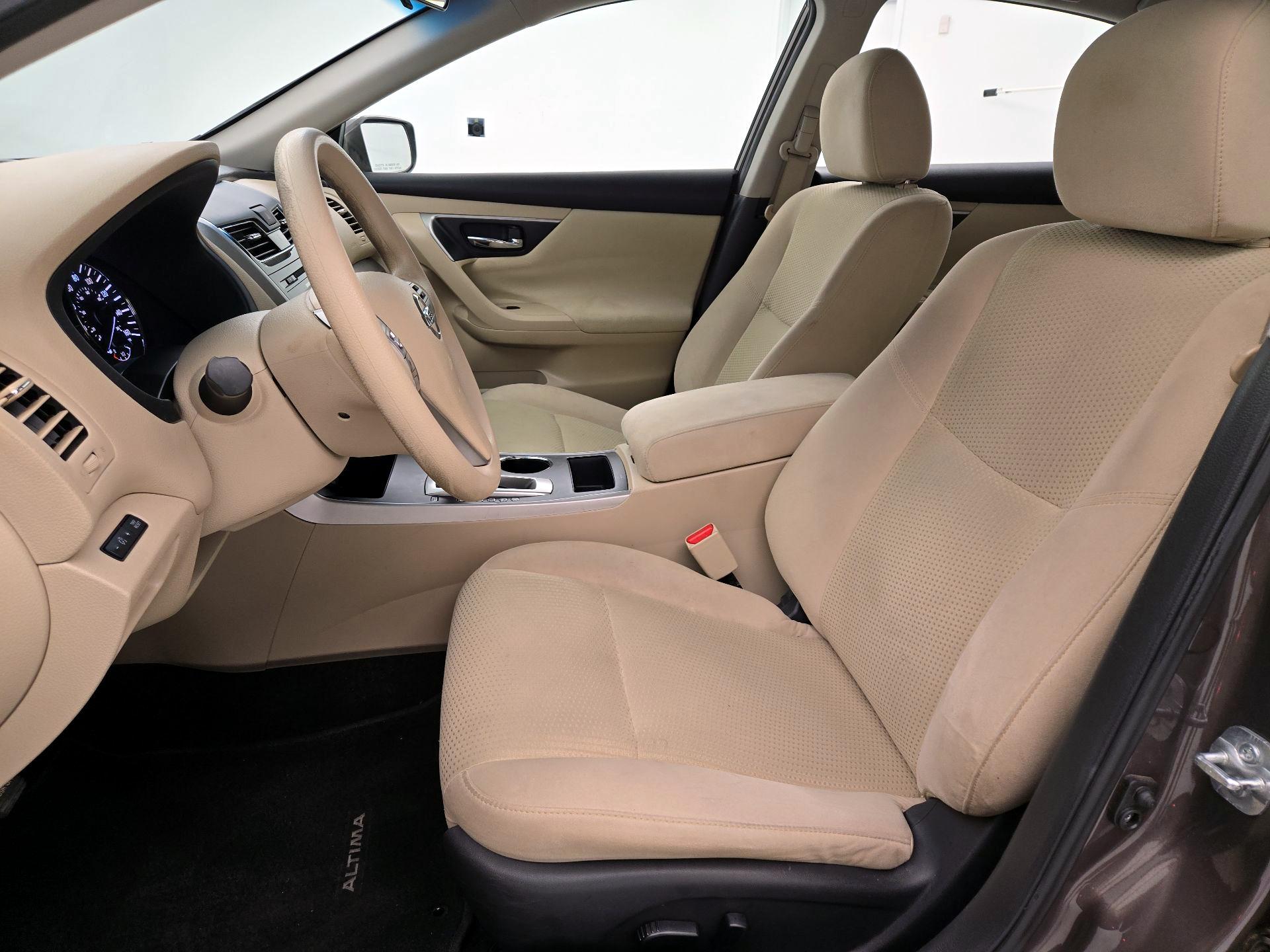 Thumbnail: 2015 Nissan Altima - 11