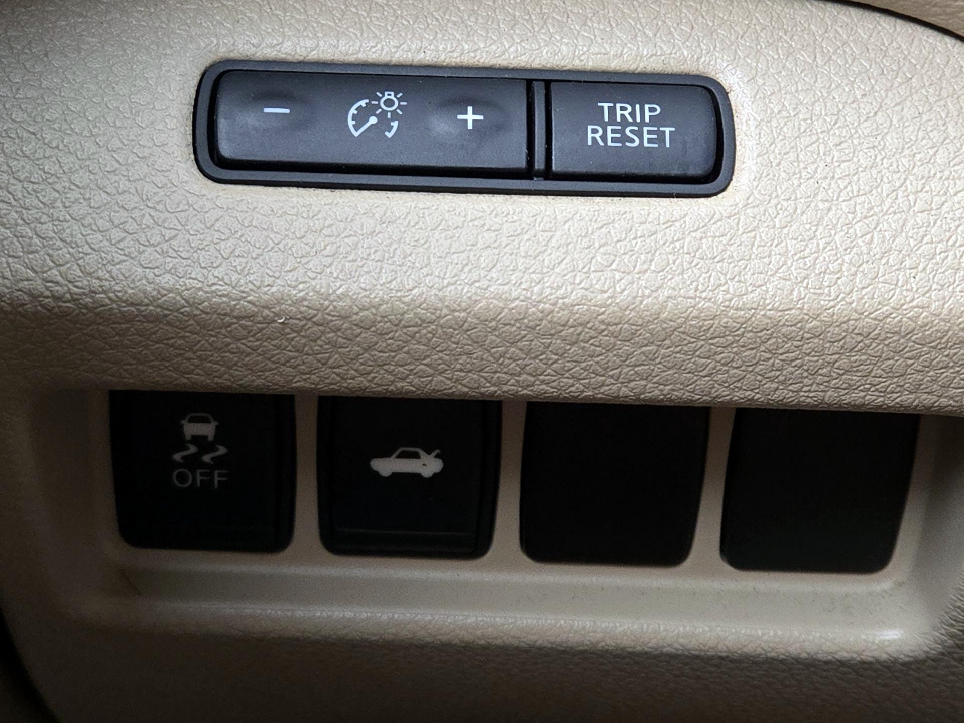 Thumbnail: 2015 Nissan Altima - 13
