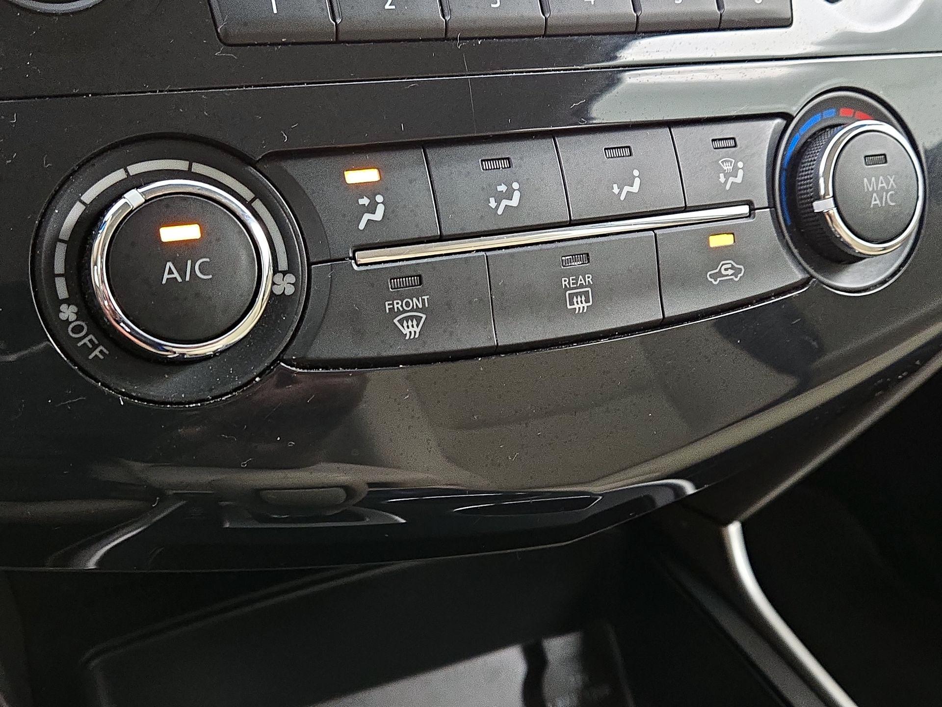 Thumbnail: 2015 Nissan Altima - 16