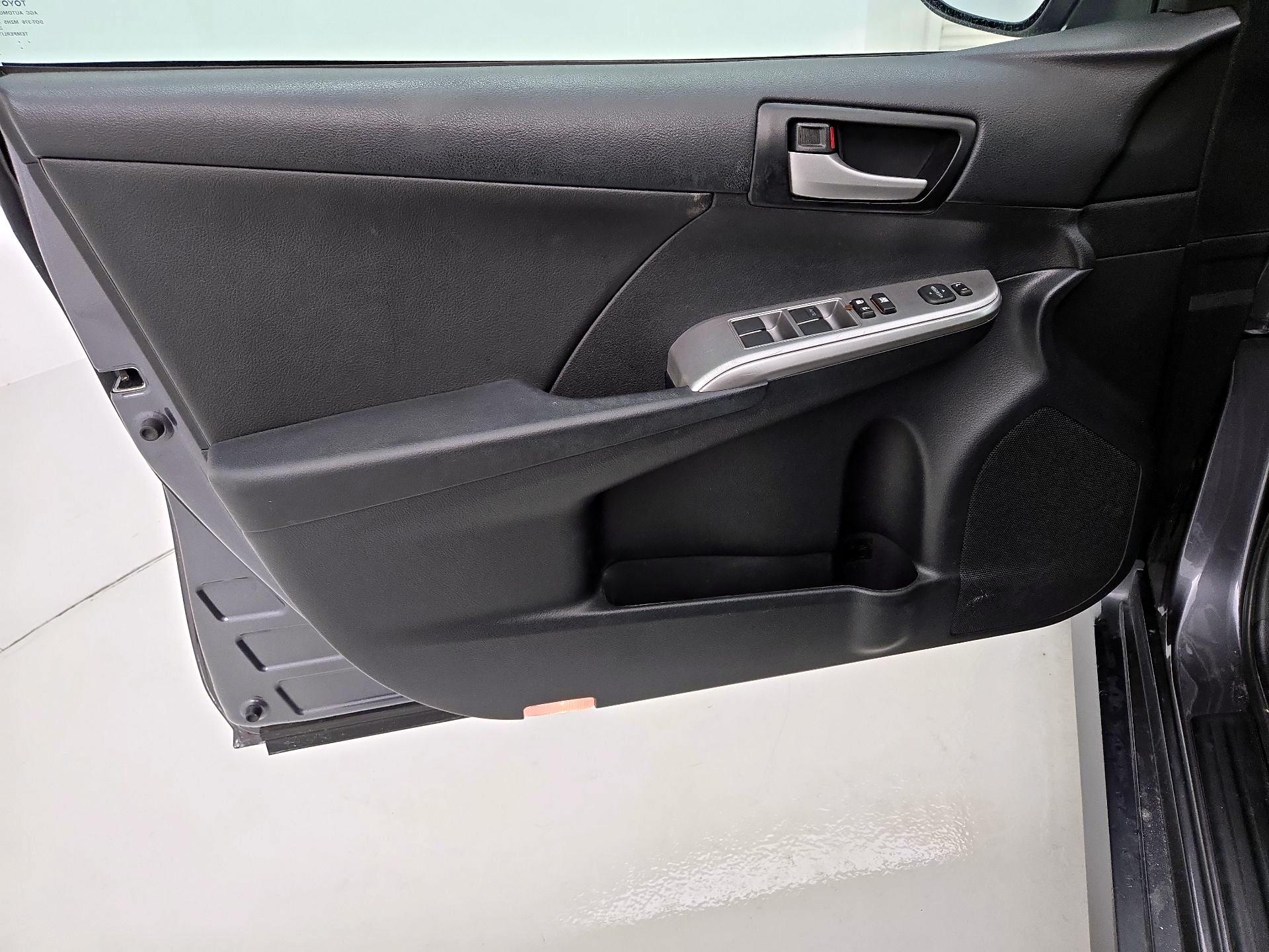 Thumbnail: 2013 Toyota Camry - 12