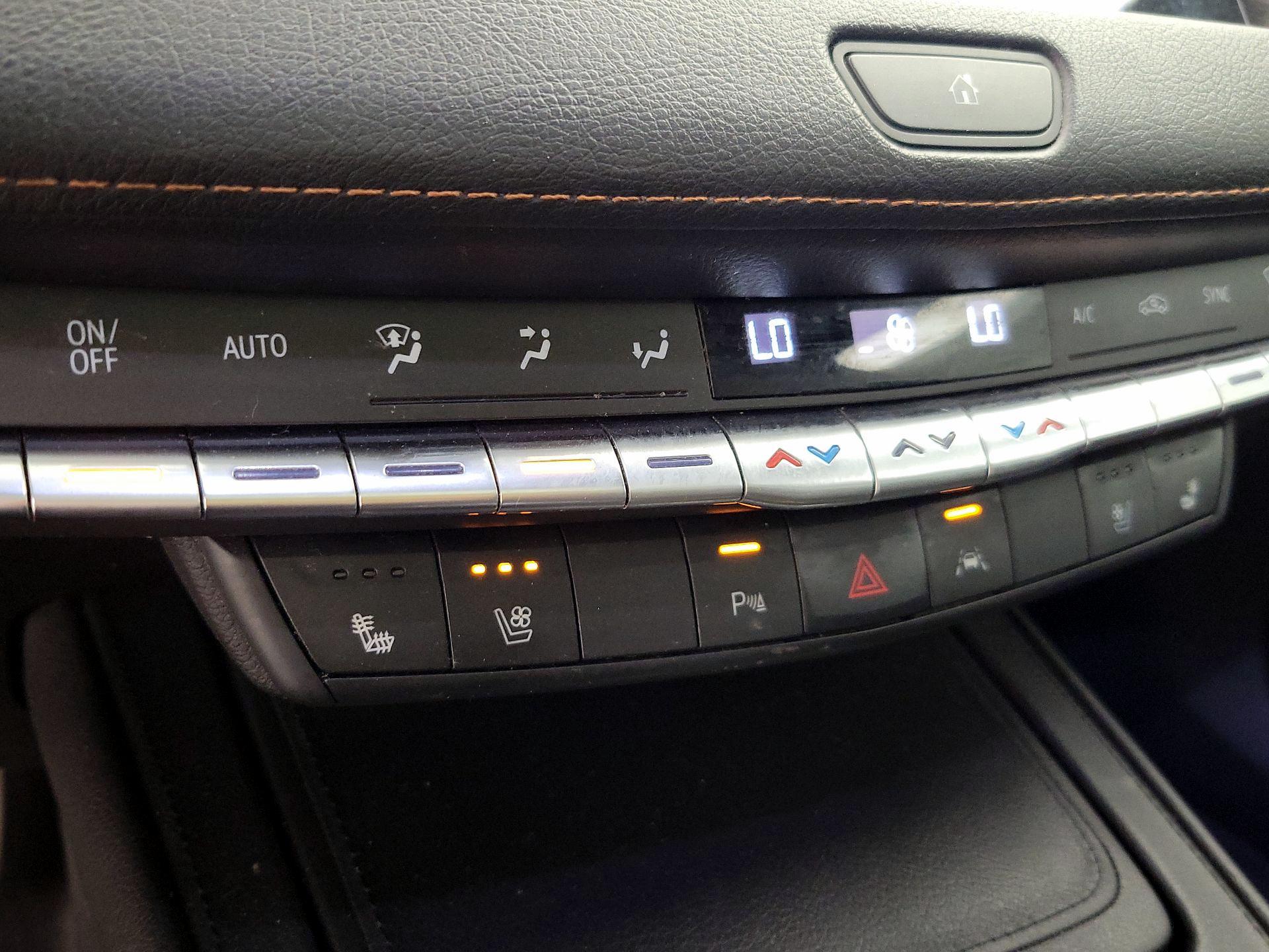 Thumbnail: 2021 Cadillac XT4 - 16