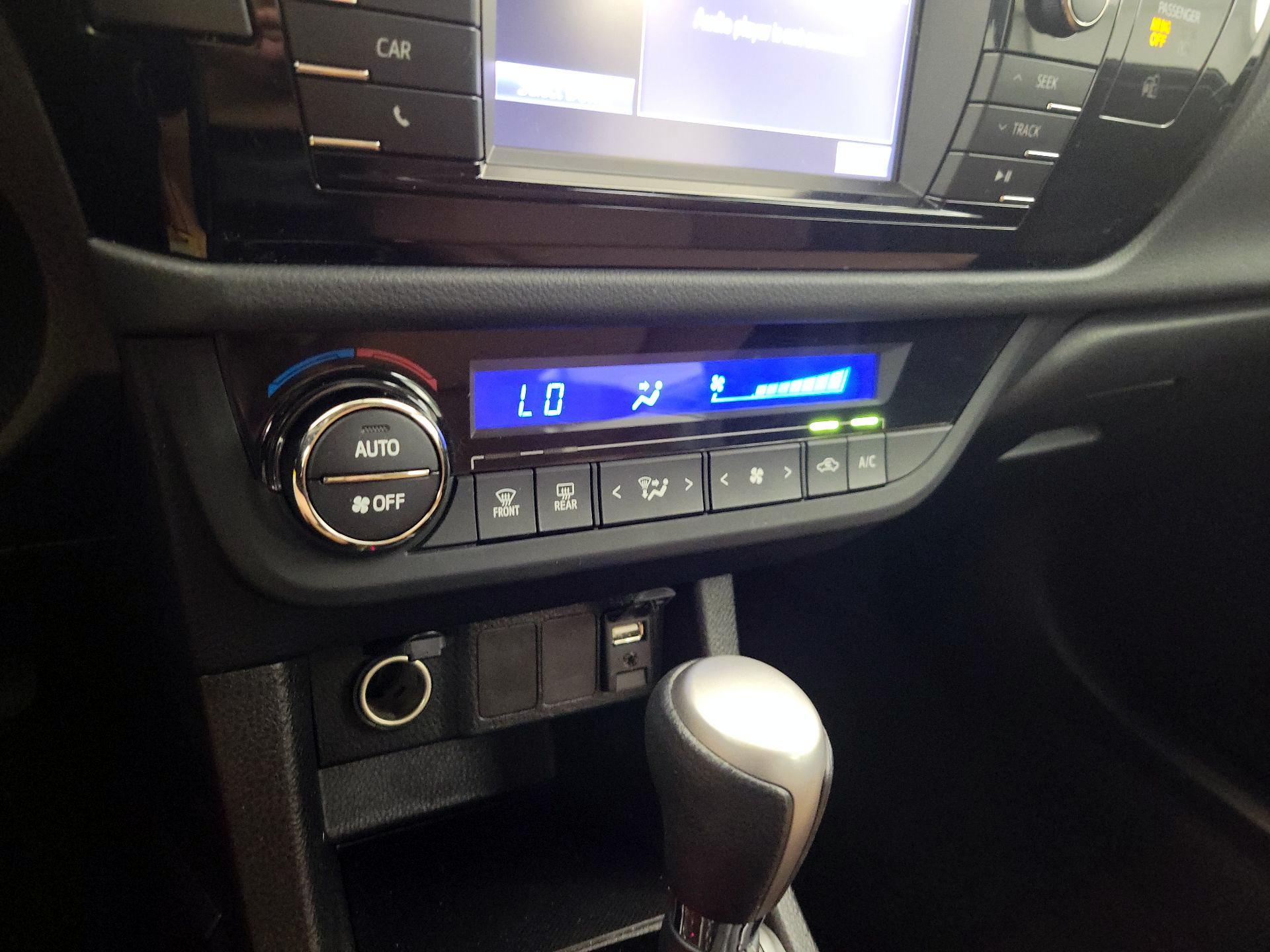 Thumbnail: 2014 Toyota Corolla - 16