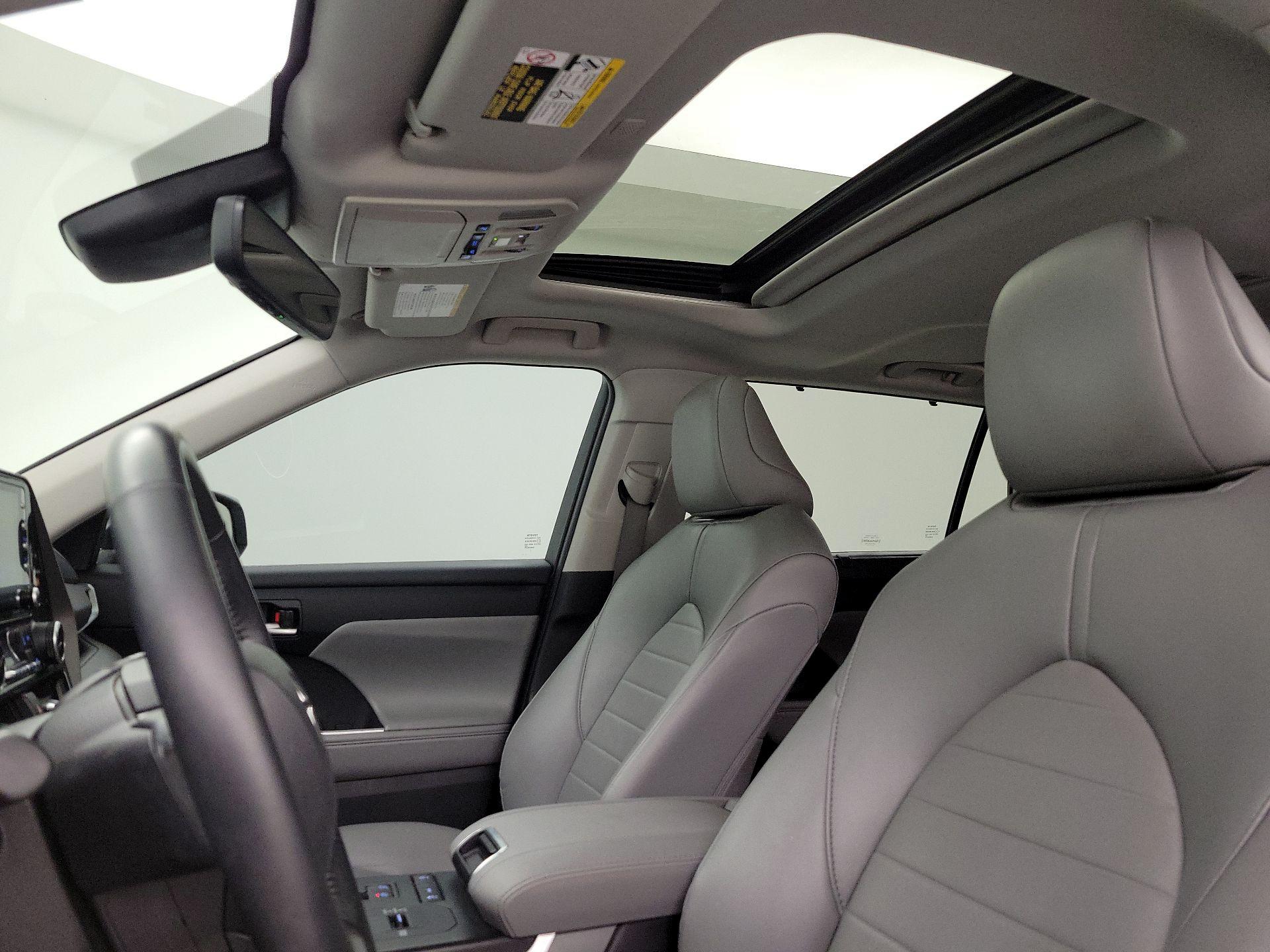 Thumbnail: 2022 Toyota Highlander - 18