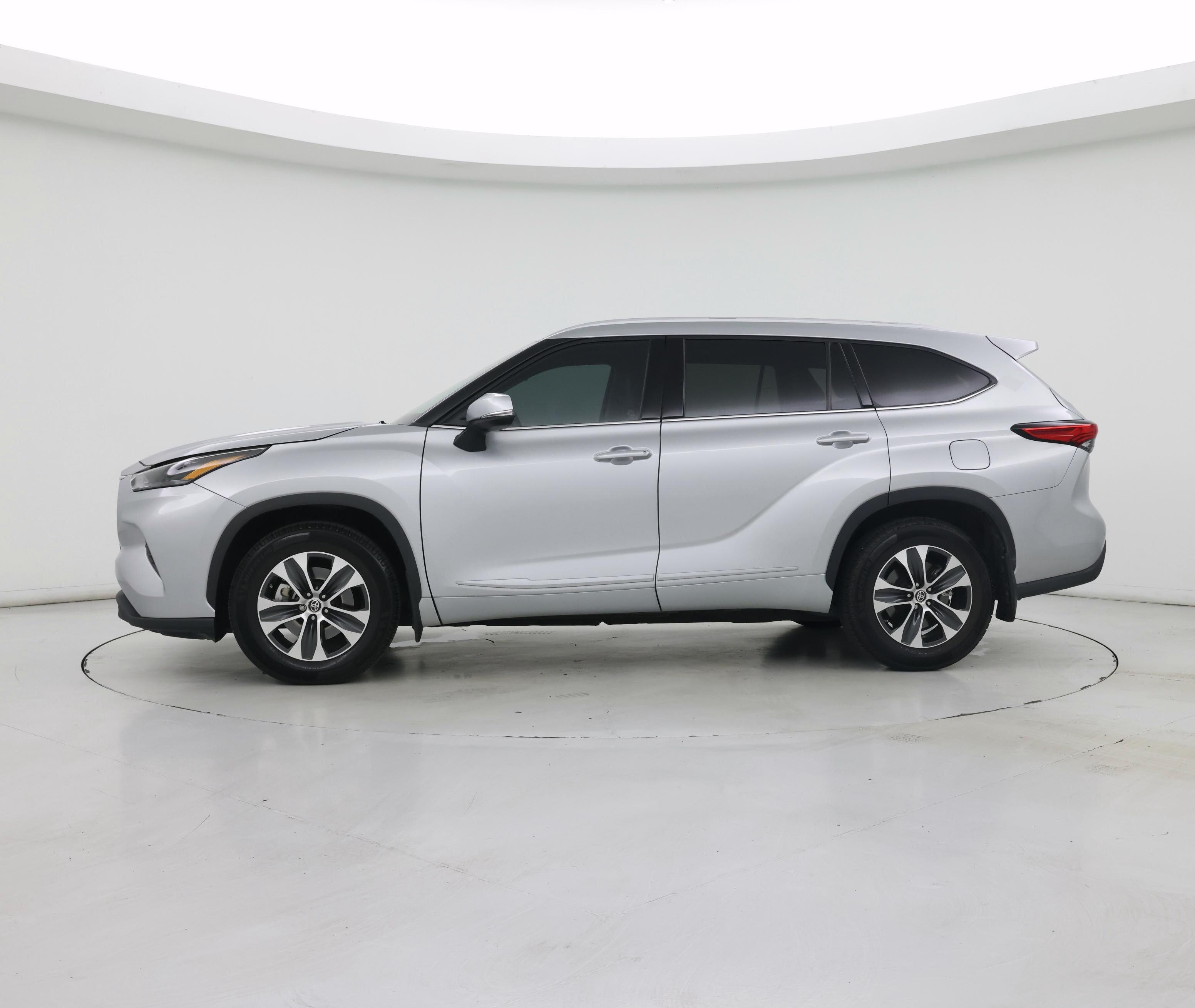Thumbnail: 2022 Toyota Highlander - 3